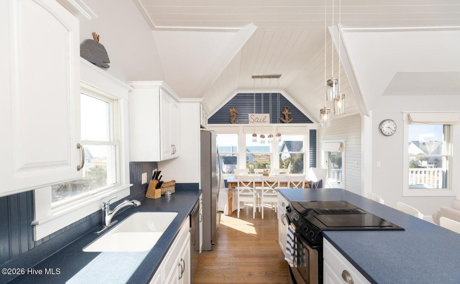 100566503 | Photo 16