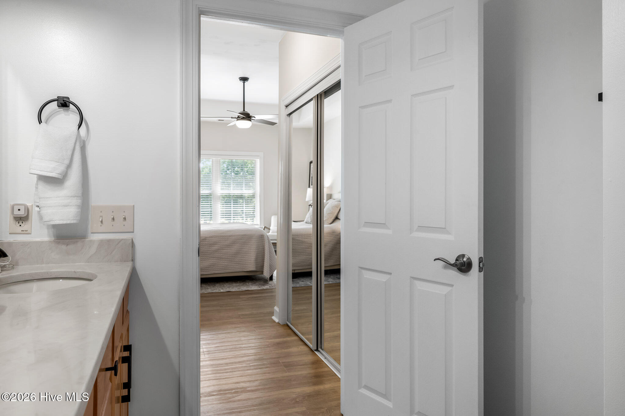 100568438 | Photo 30