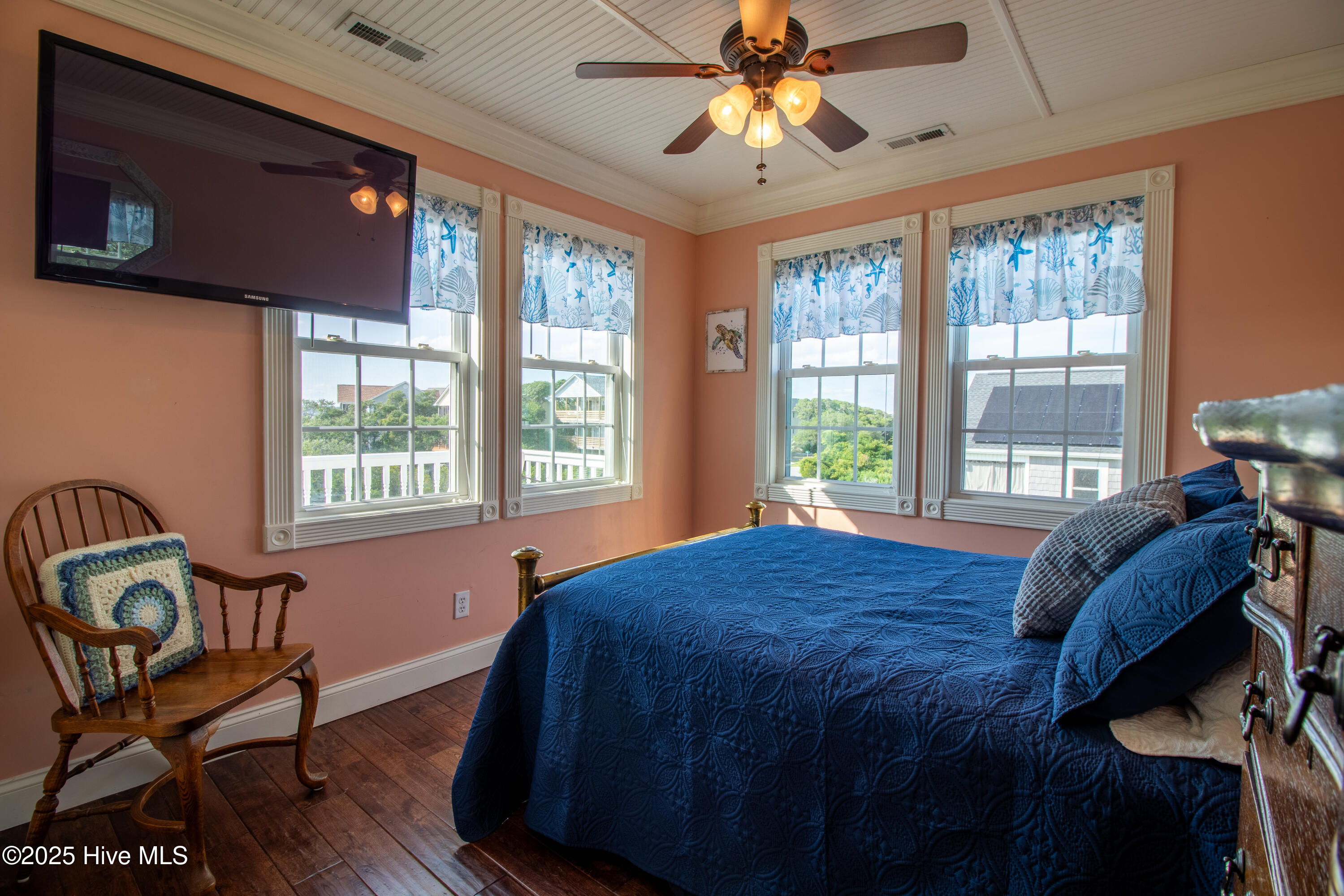 100535600 | Photo 31