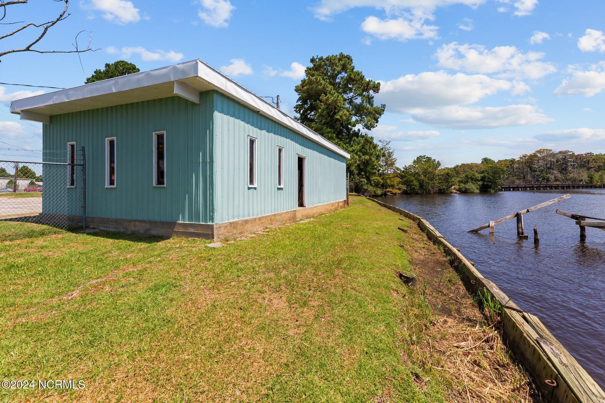 1054 E Main Street, Washington, NC, 27889