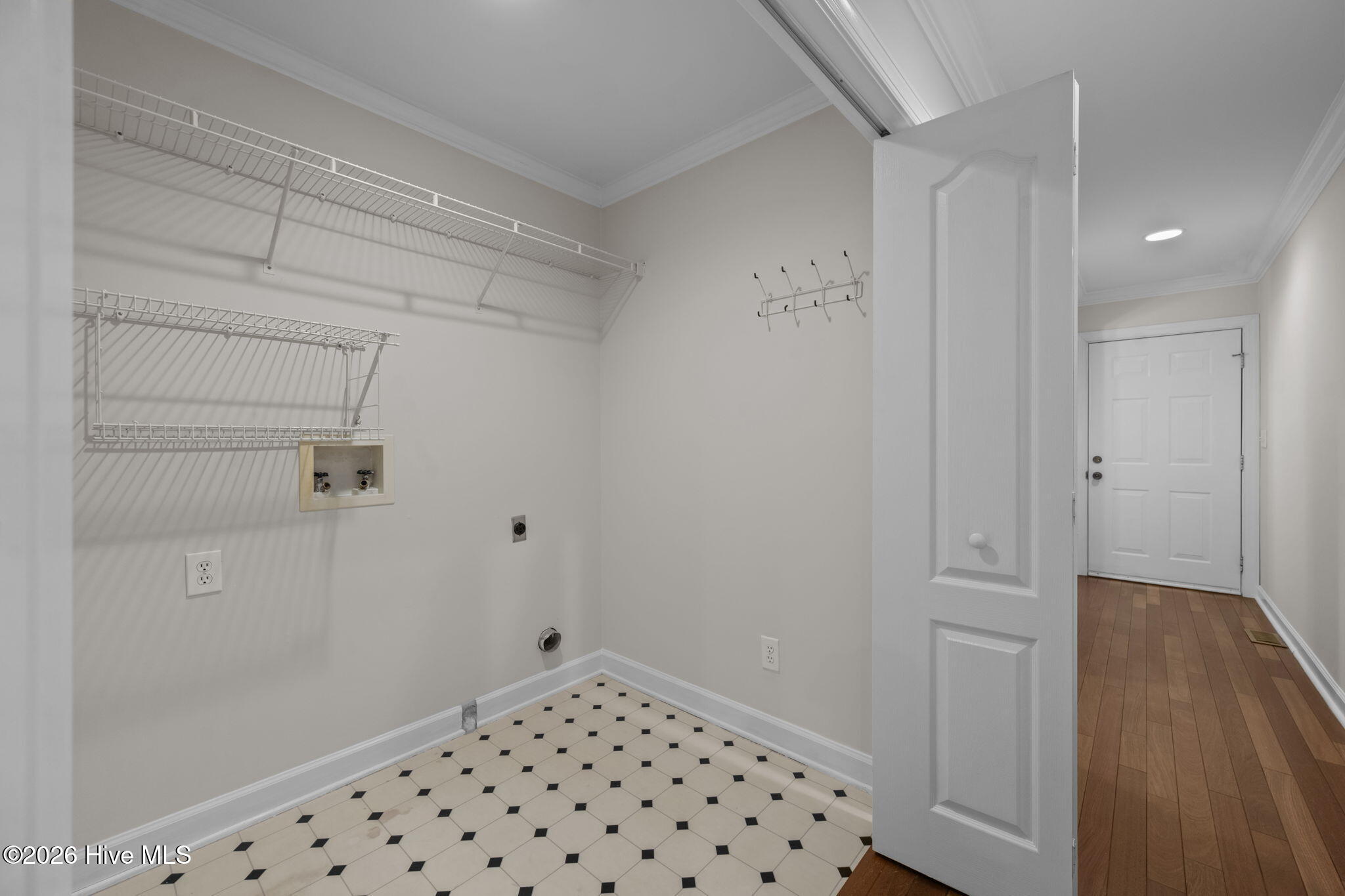 100542324 | Photo 61