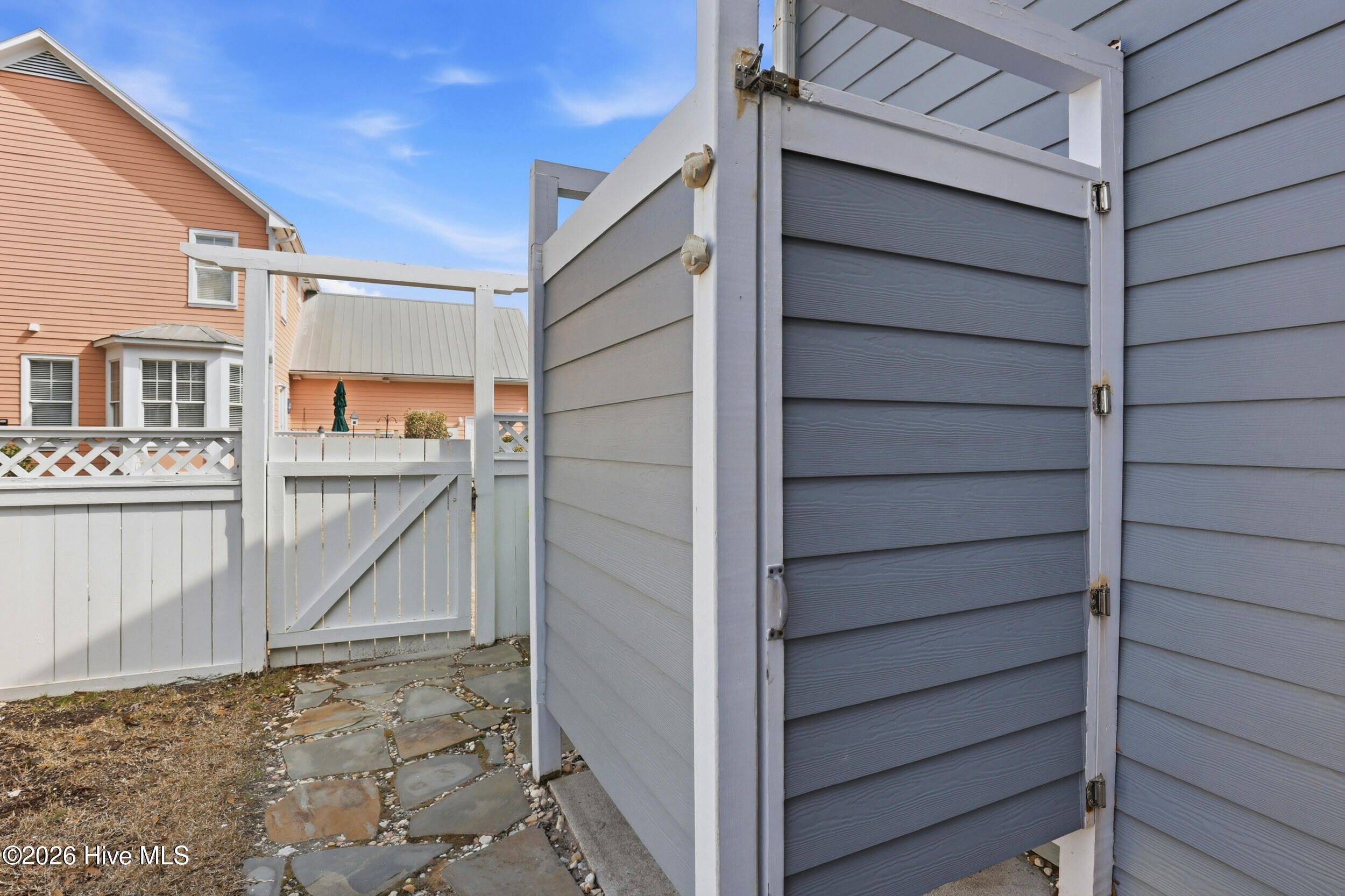 100559710 | Photo 56