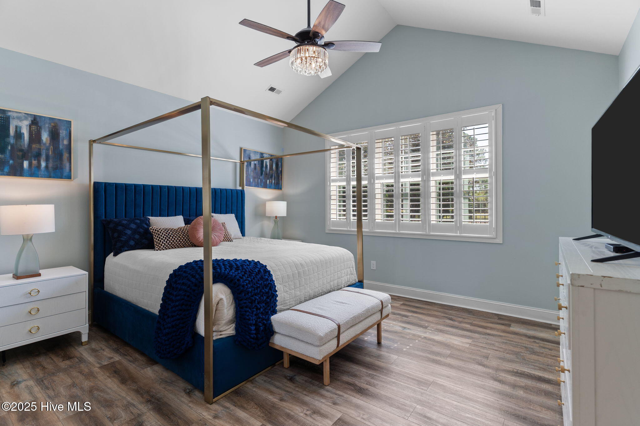 100534405 | Photo 25