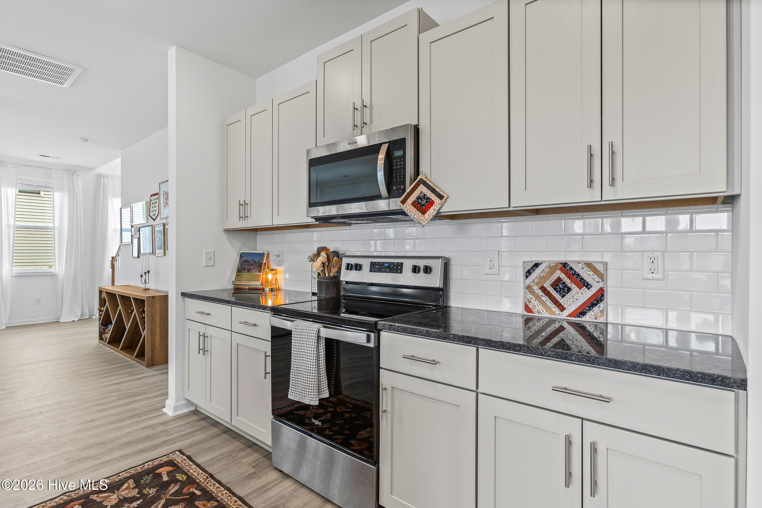 100566421 | Photo 17