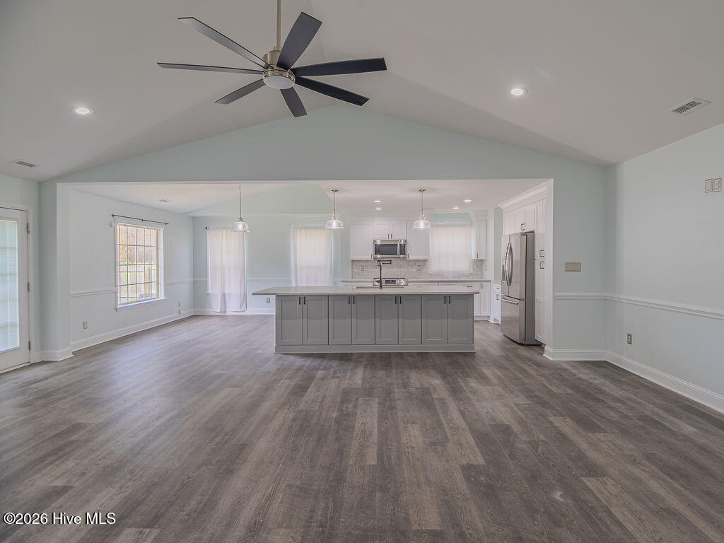 100563095 | Photo 14