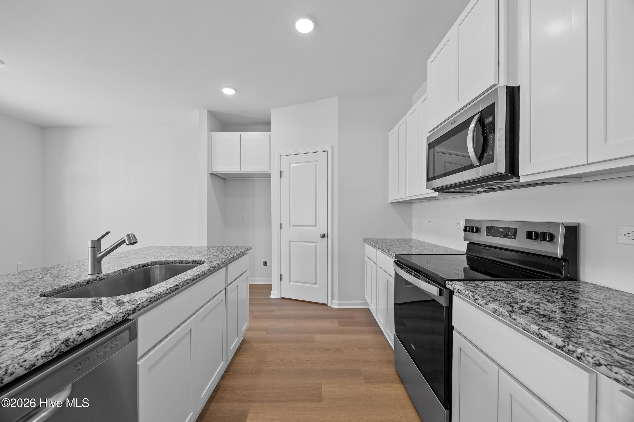 100547269 | Photo 31