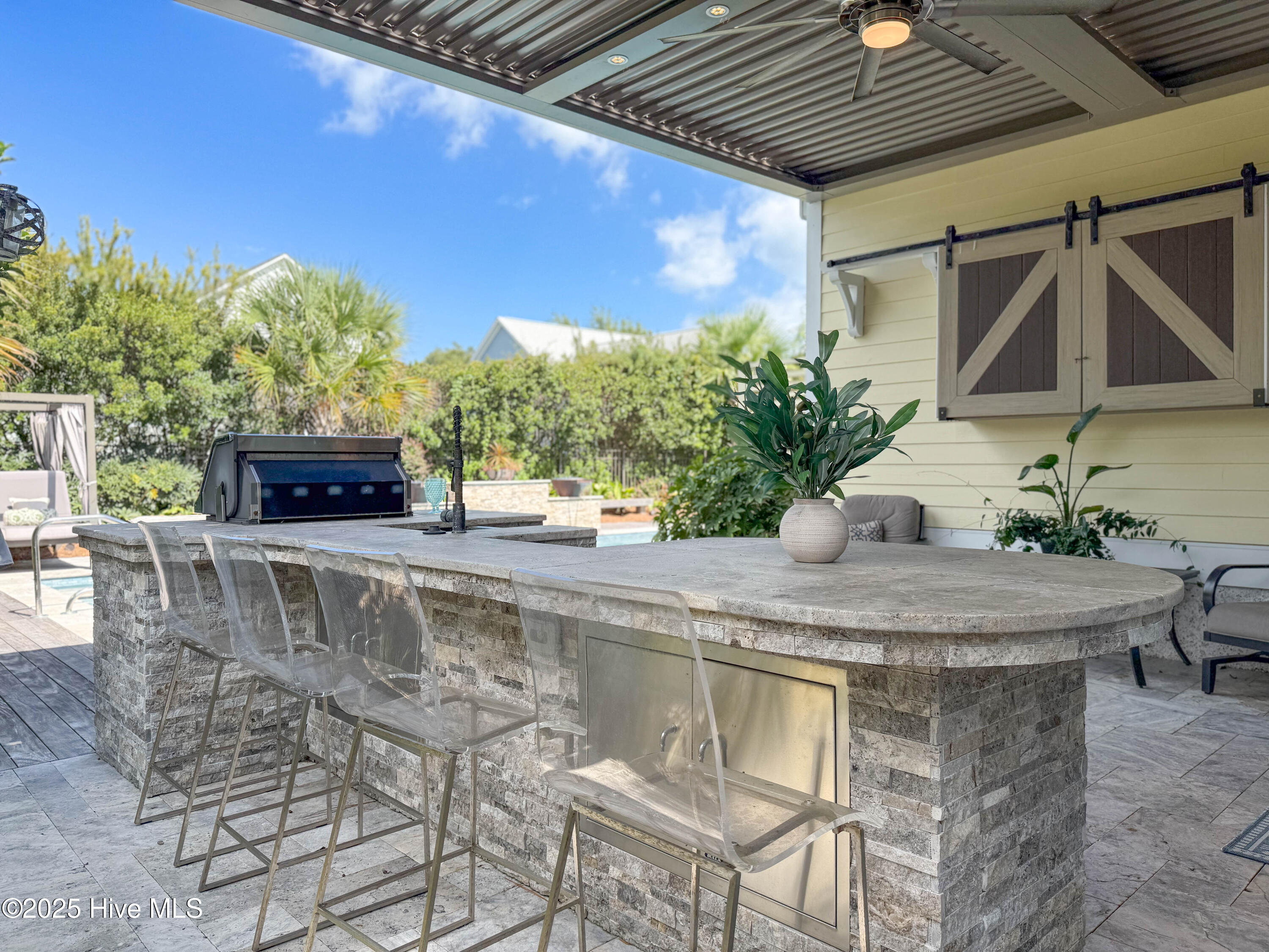 100534073 | Photo 27