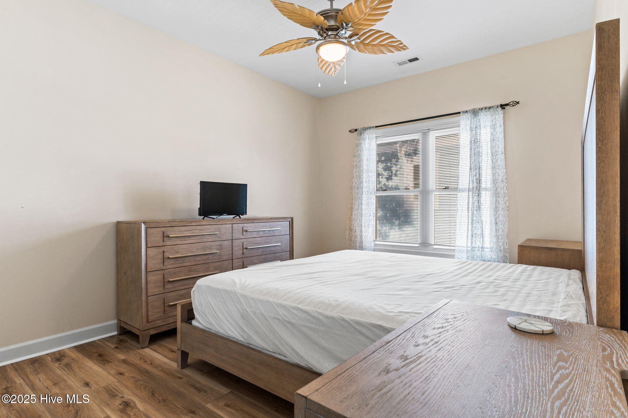 100542158 | Photo 51