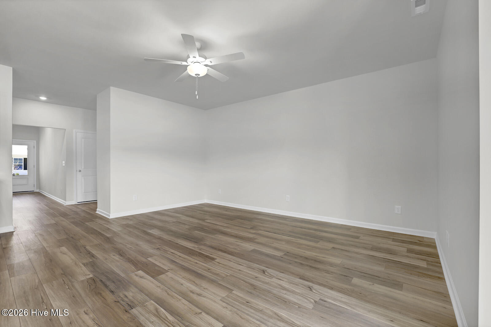 100550326 | Photo 11