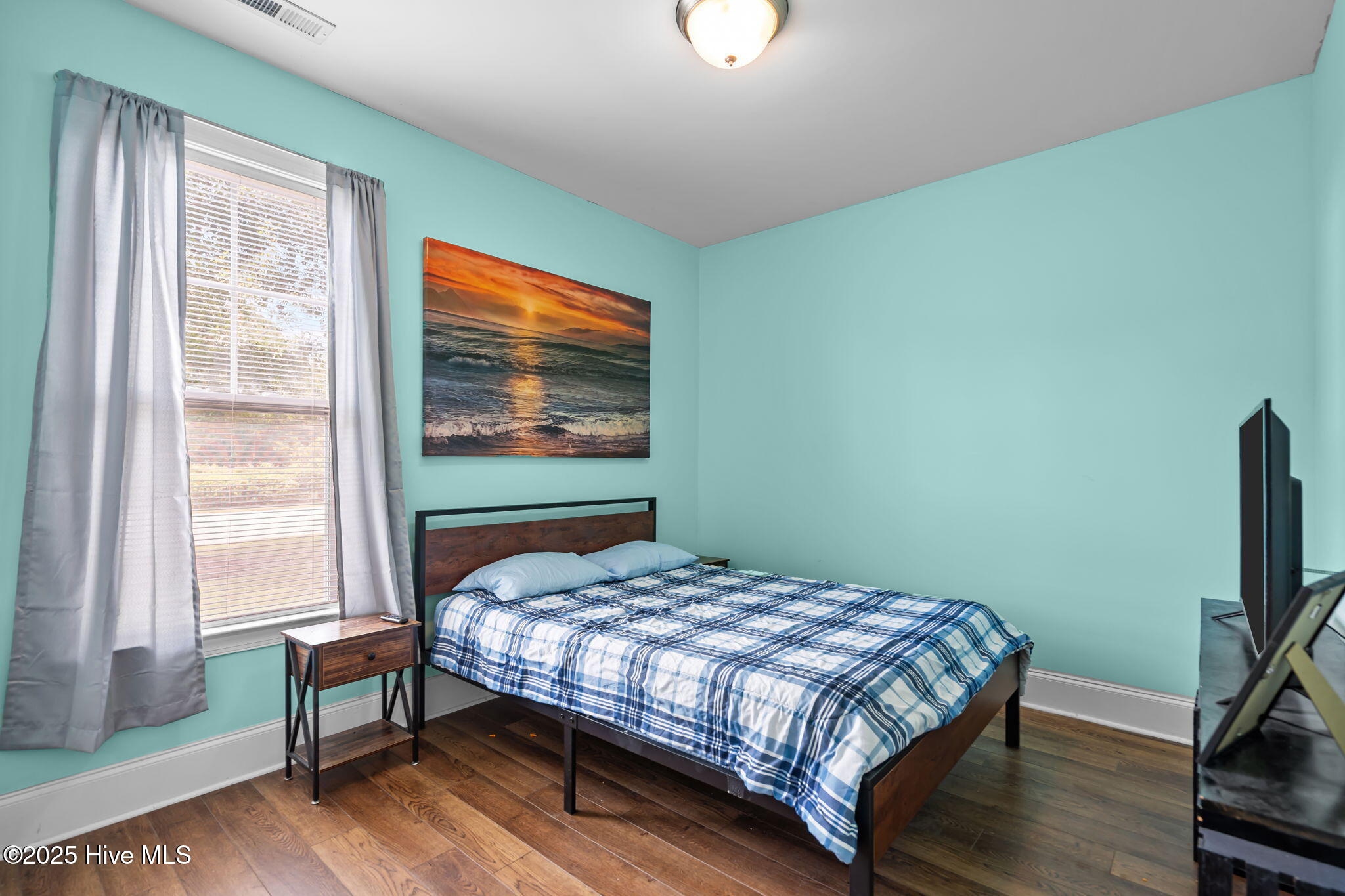 100525866 | Photo 30