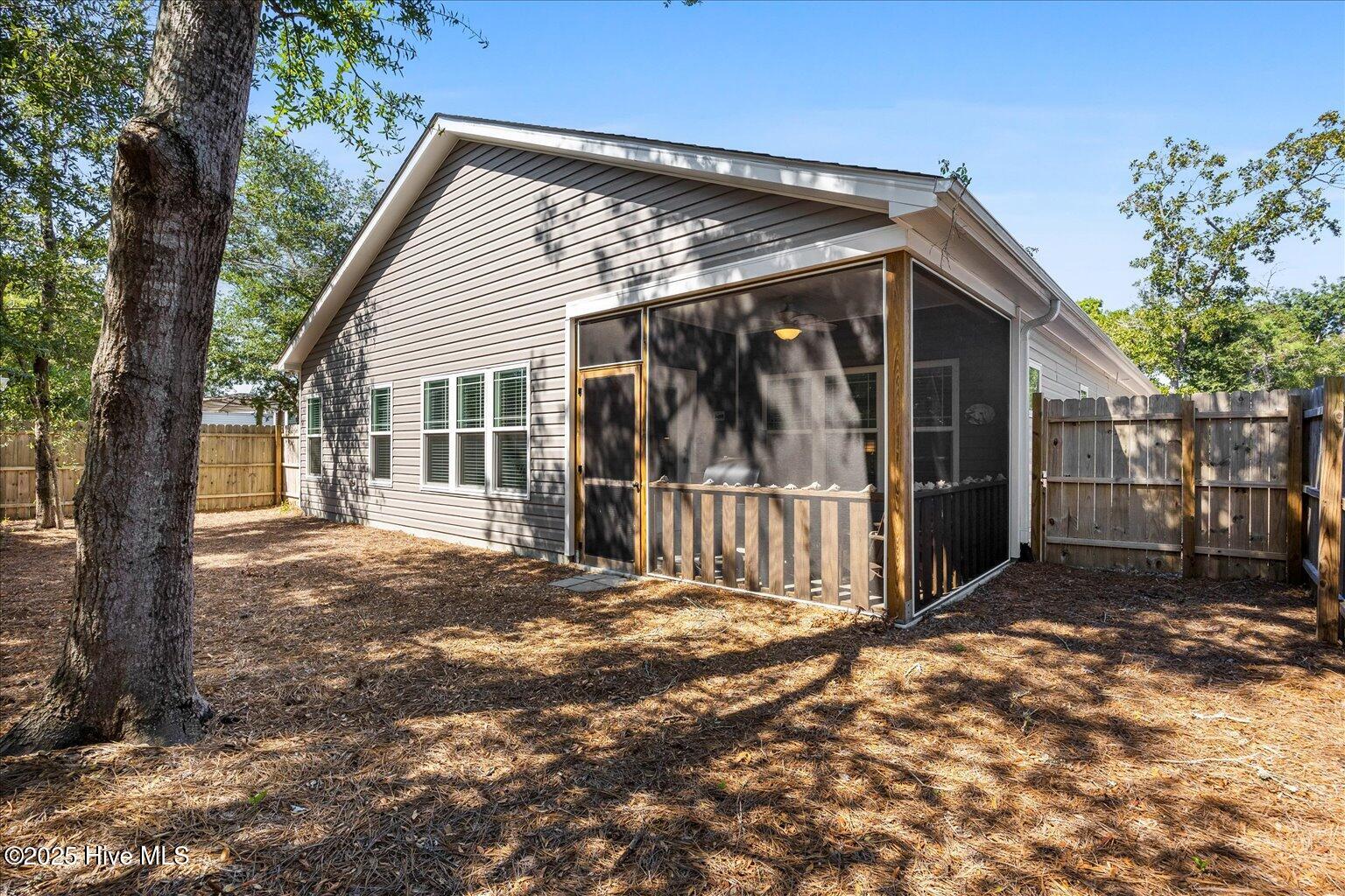 100528541 | Photo 43