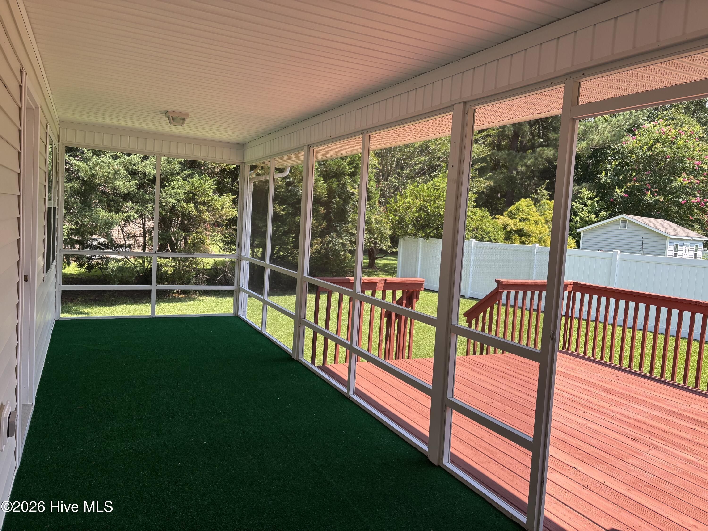 Deck measures 12’ x 16’