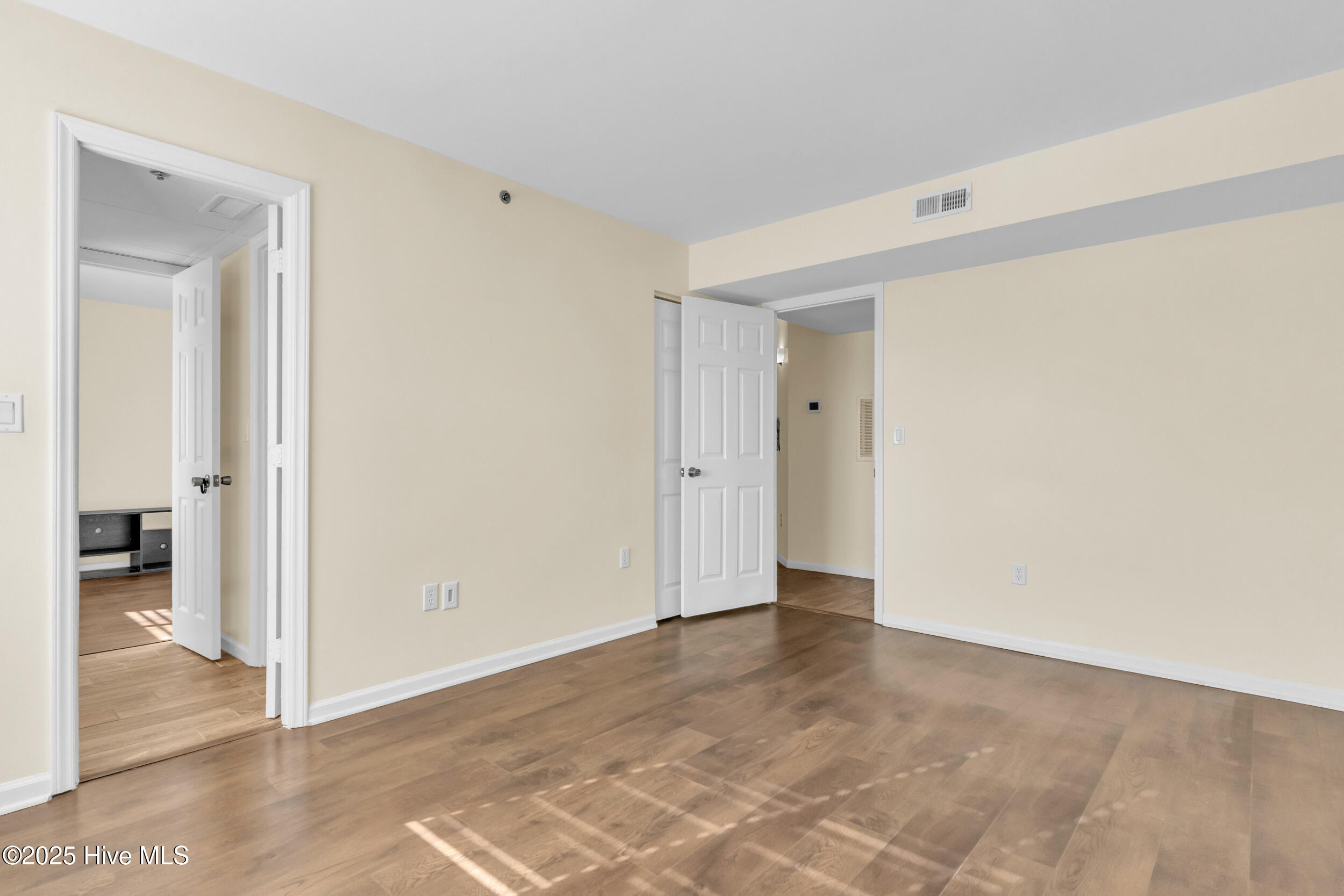 100541265 | Photo 28