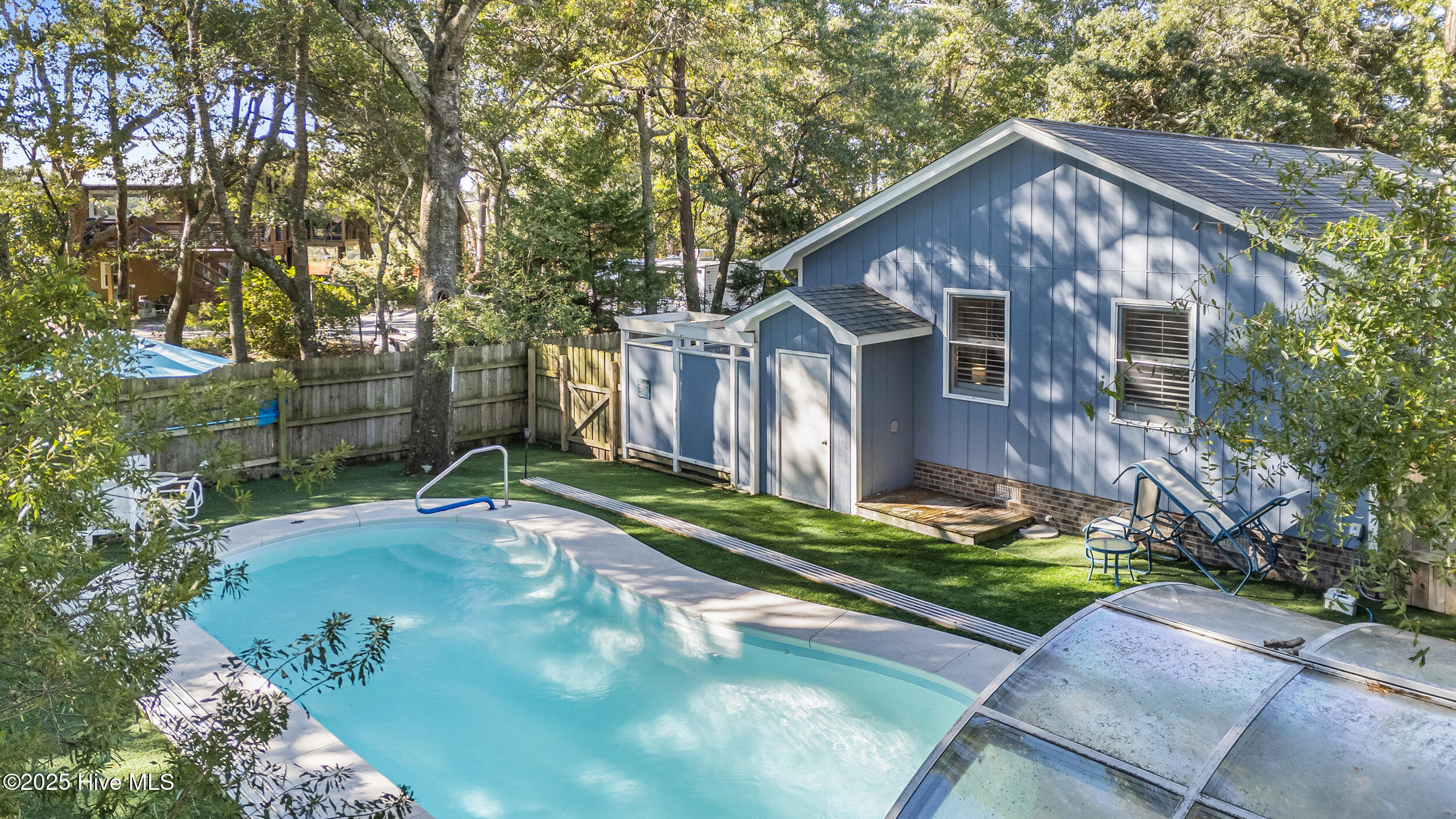 100541020 | Photo 40