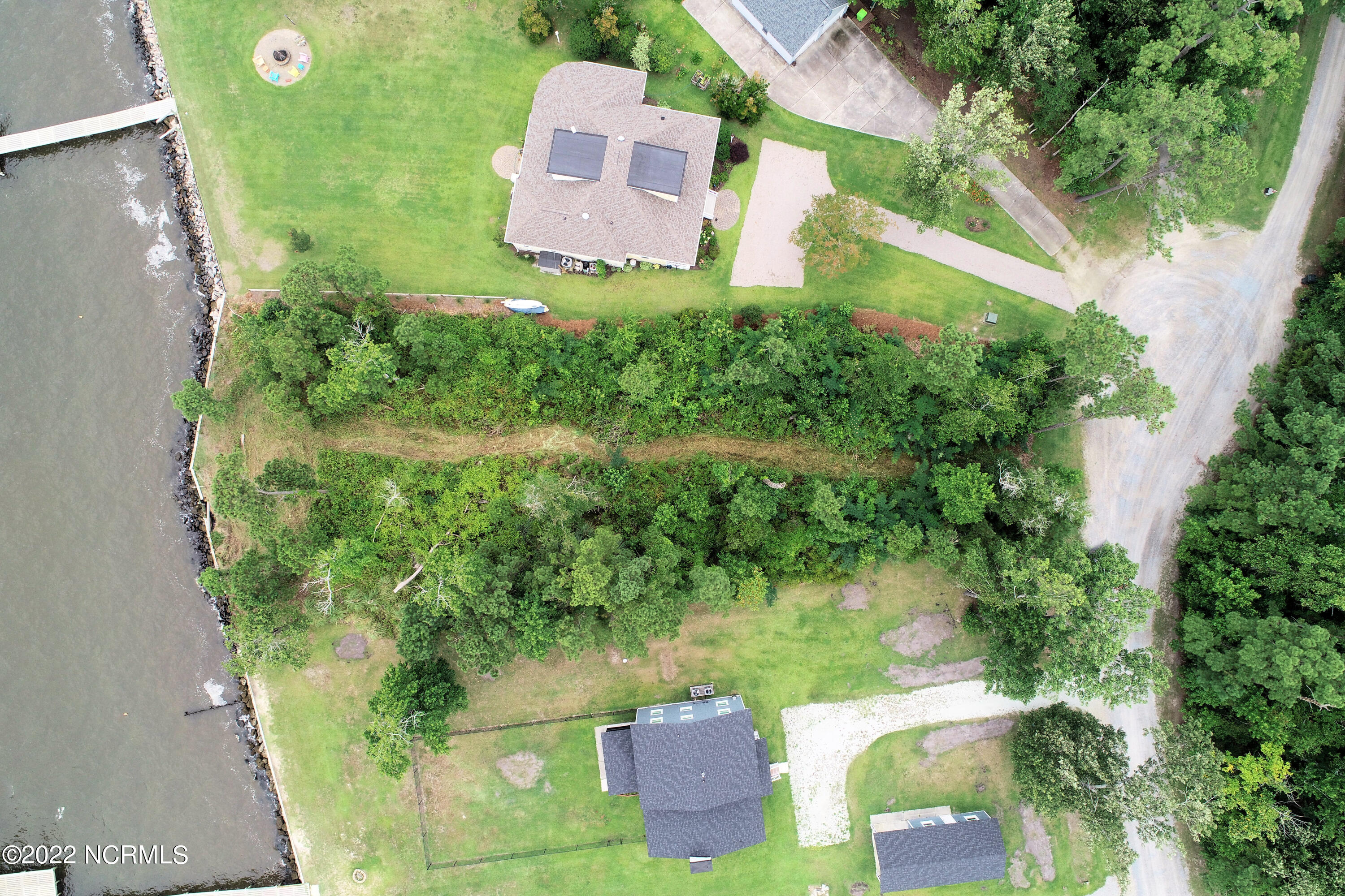 .58 acre lot with 114' Waterfront on Neuse