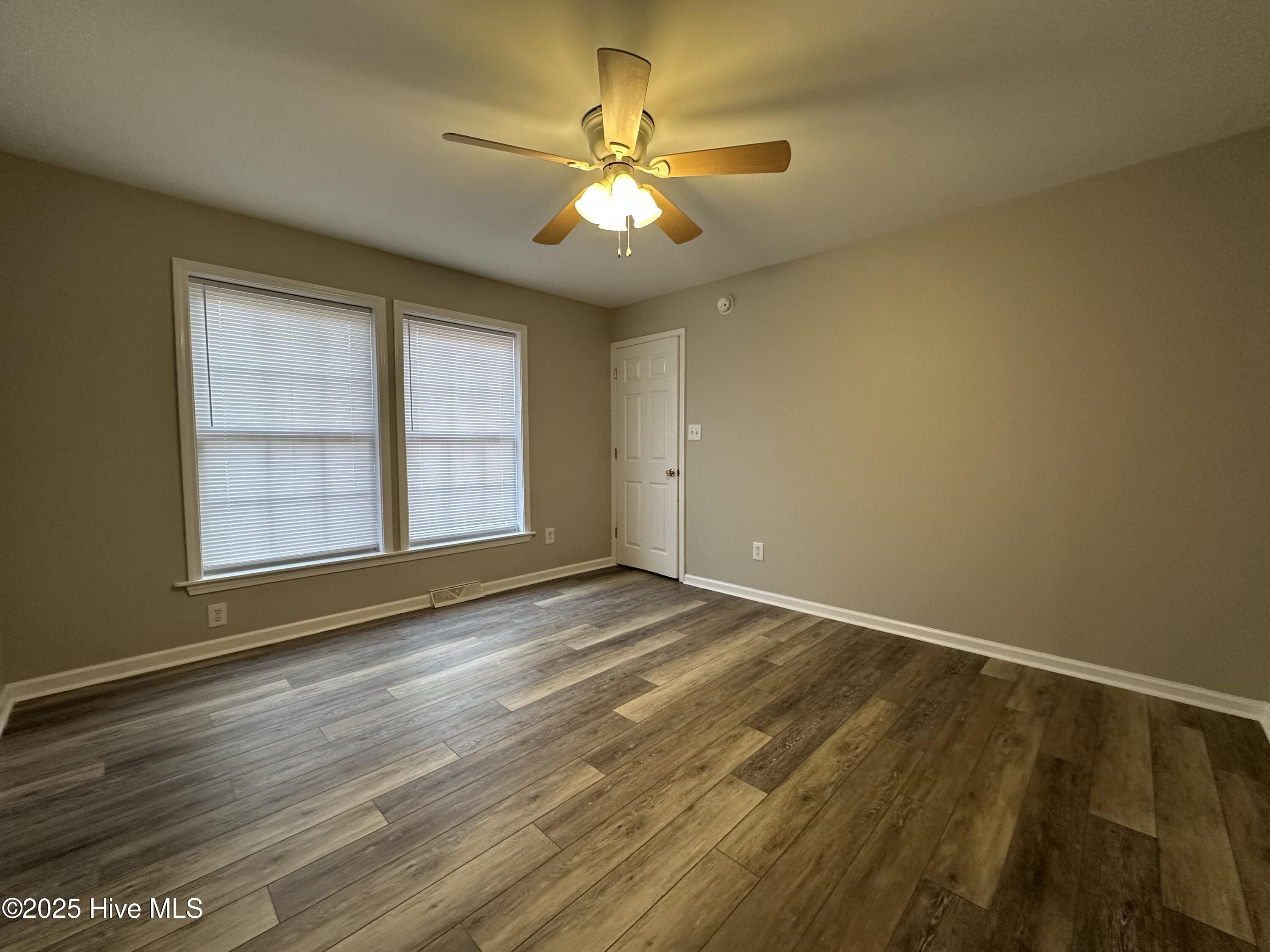 100533896 | Photo 19