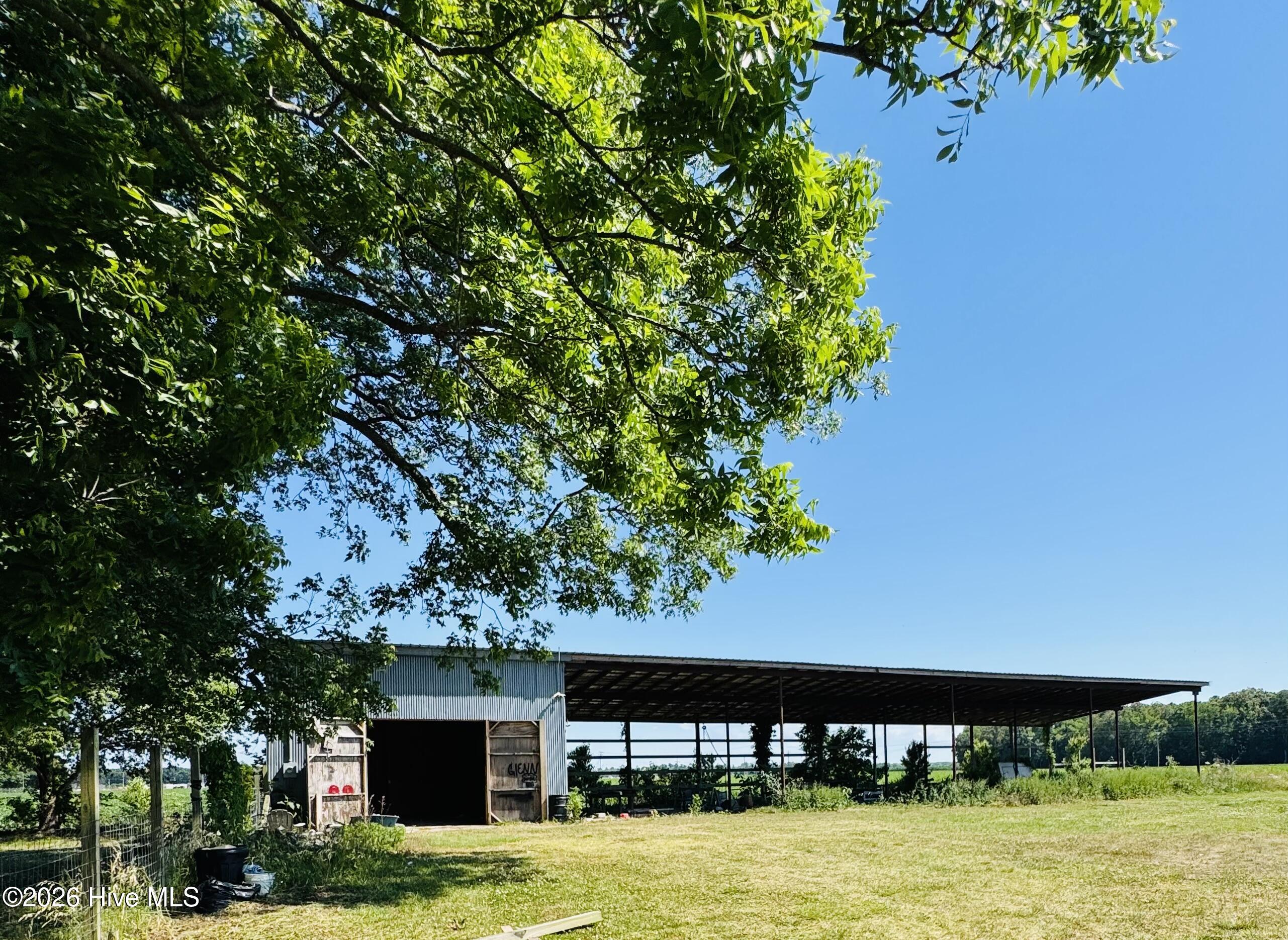Workshop/Detached Garage