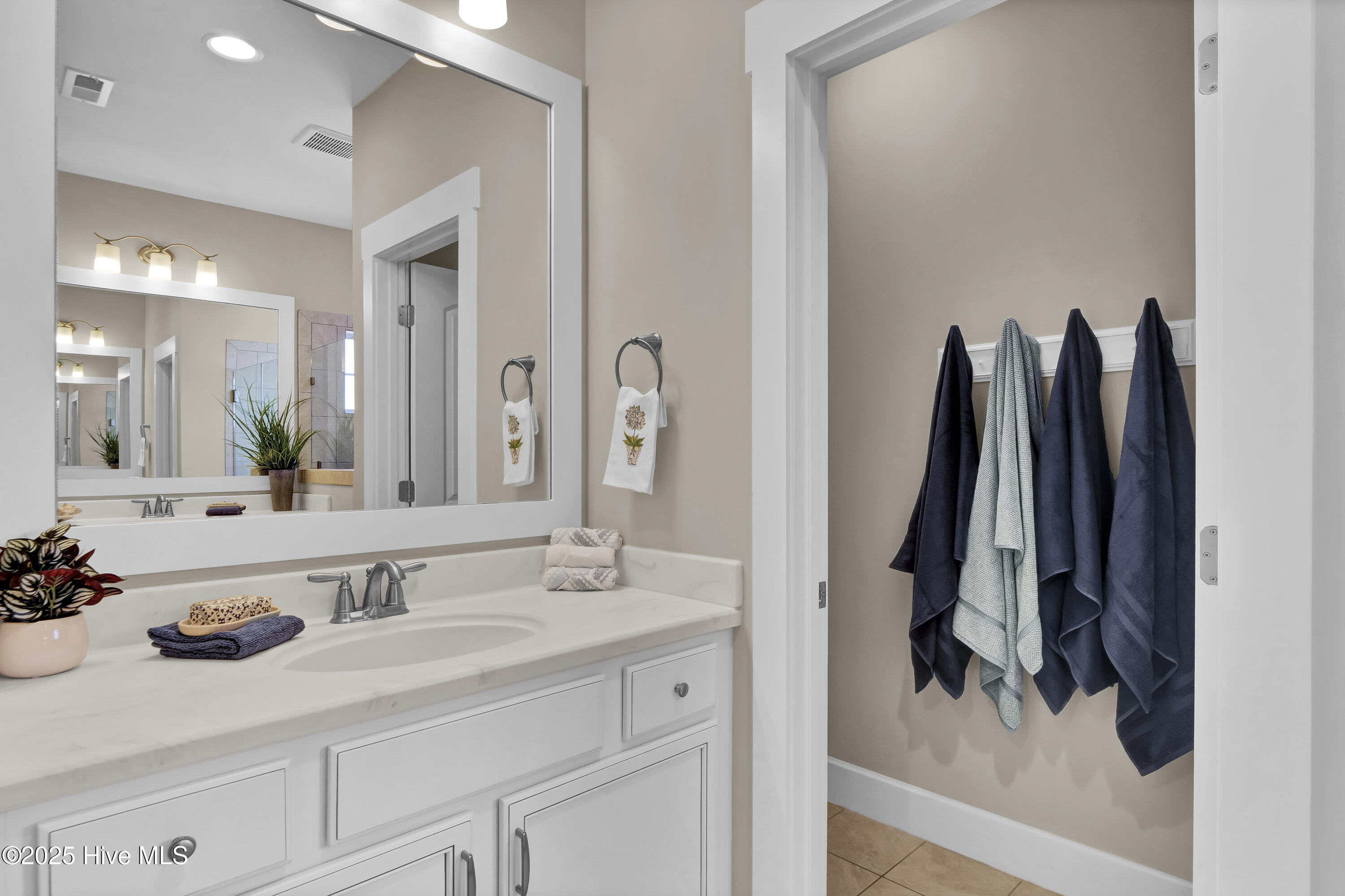 100504892 | Photo 19