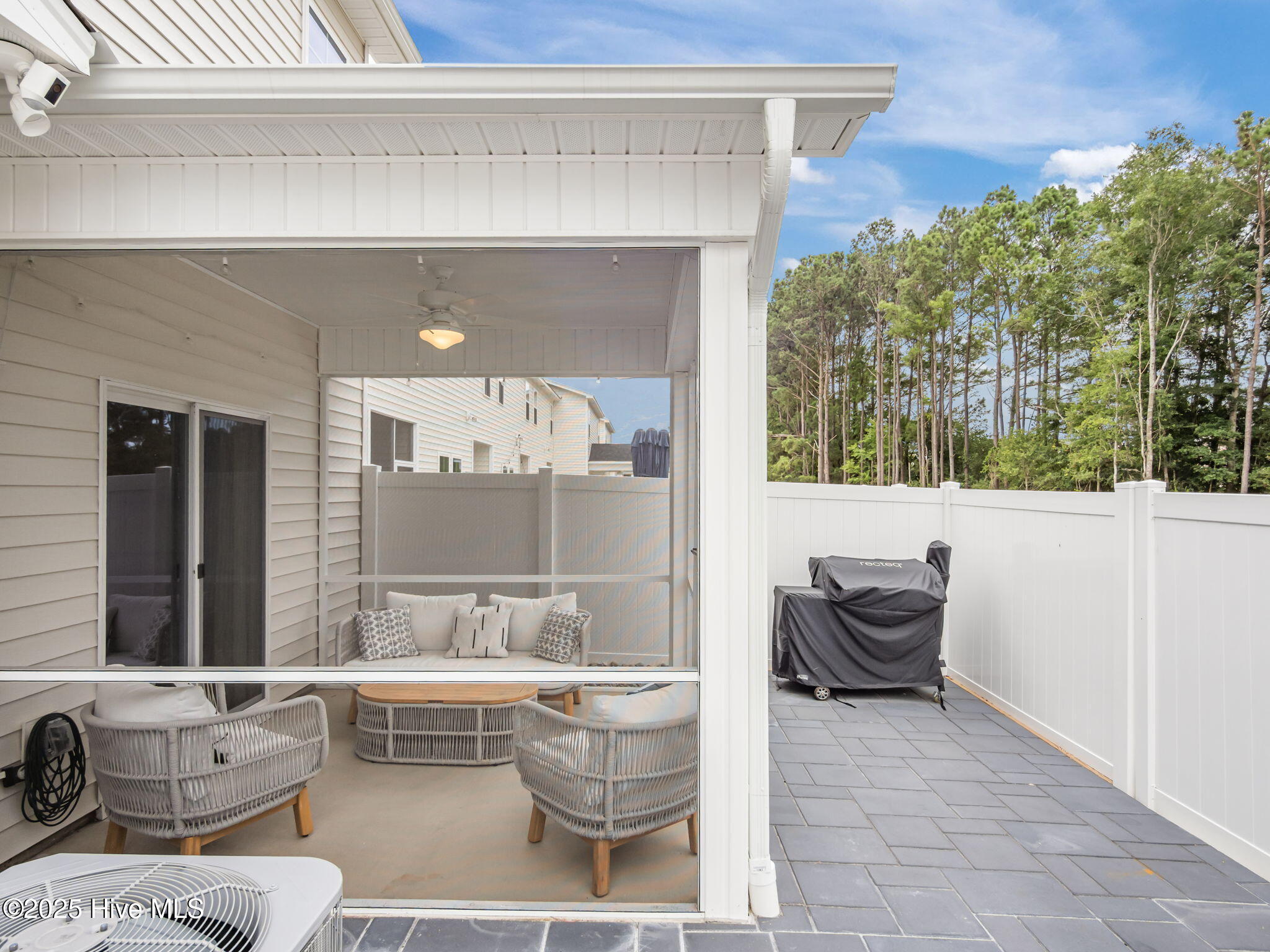 100546187 | Photo 14