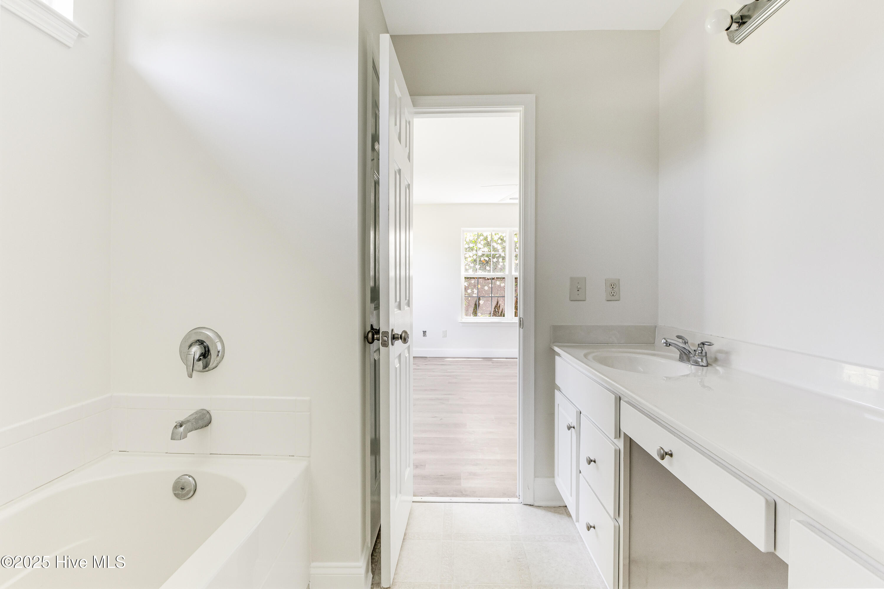 100563033 | Photo 28