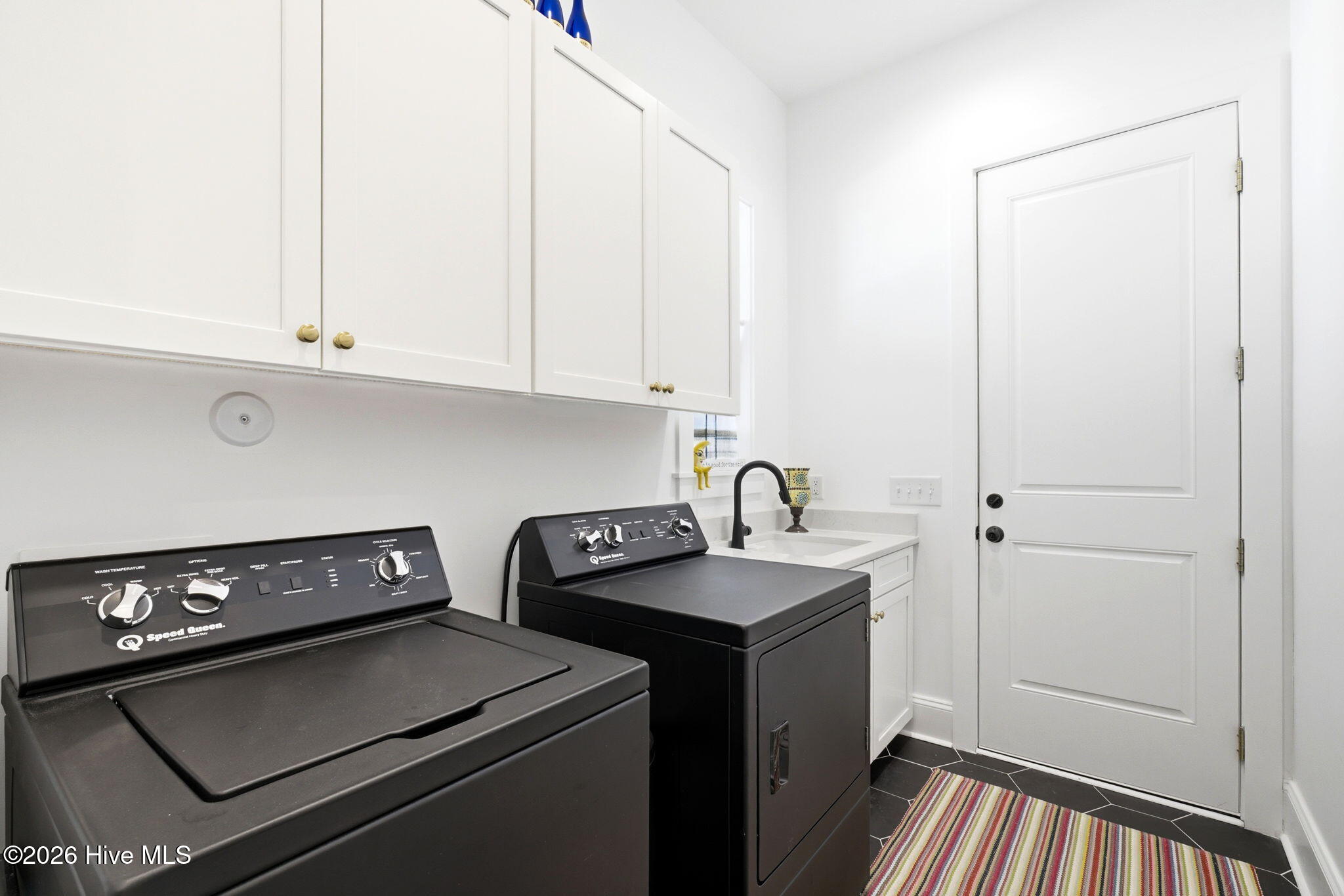 100562076 | Photo 32