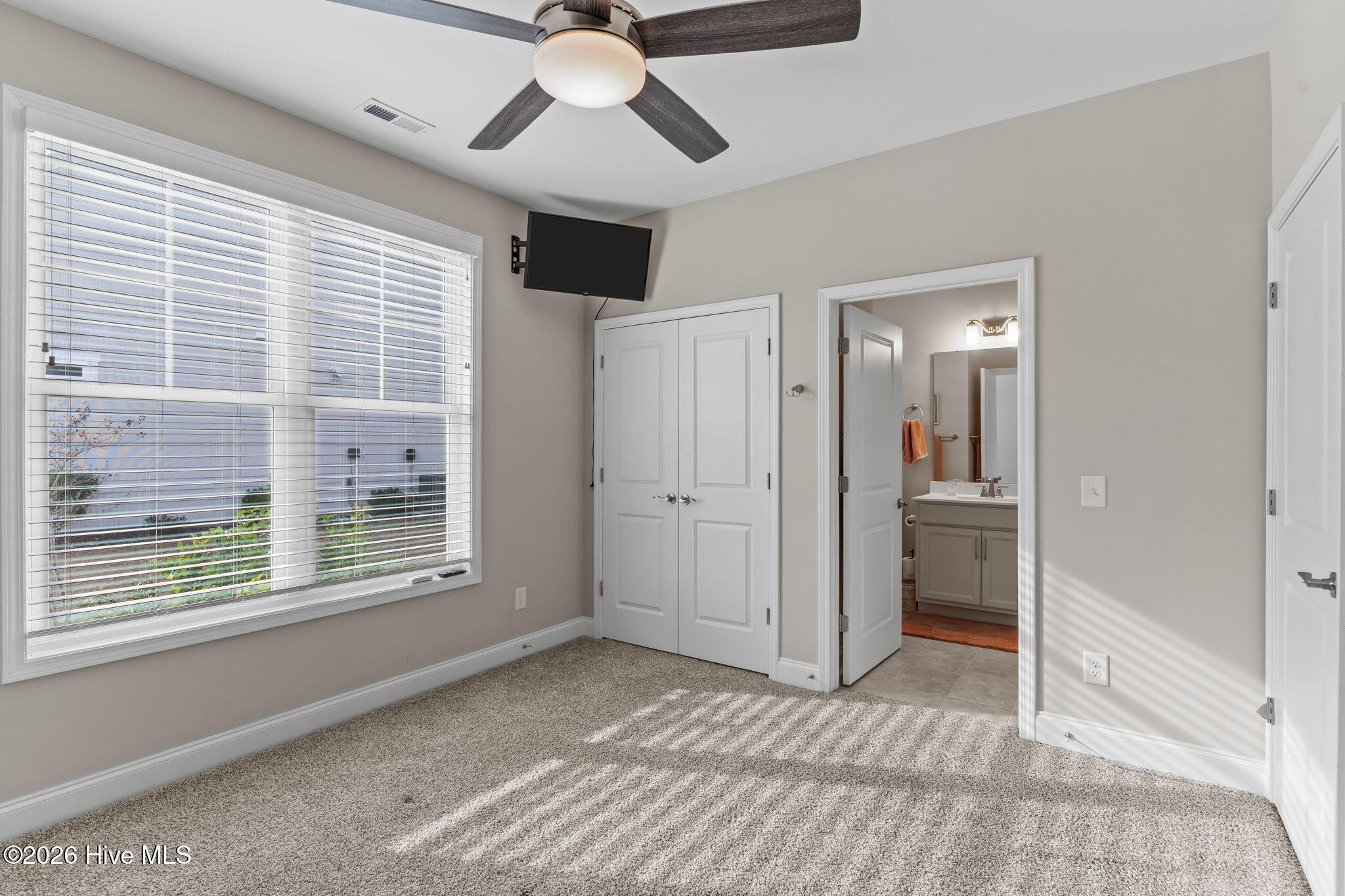 100559124 | Photo 32