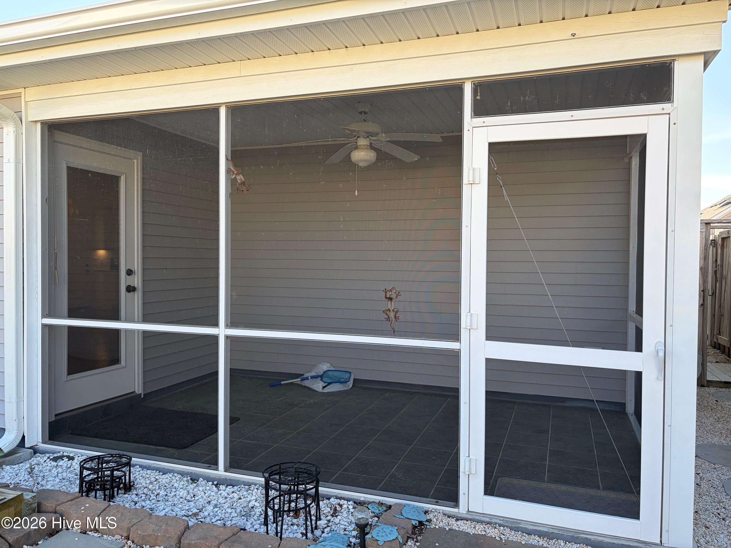 100561757 | Photo 13