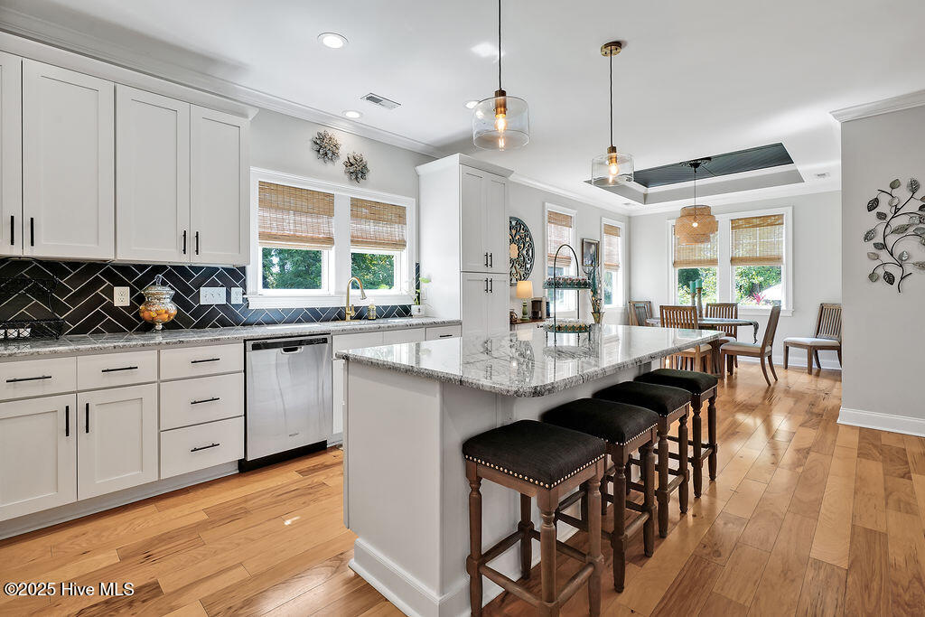 100518744 | Photo 14