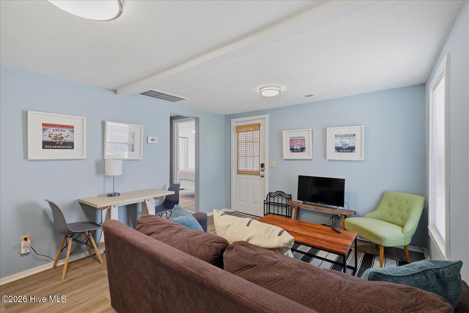 100570528 | Photo 53