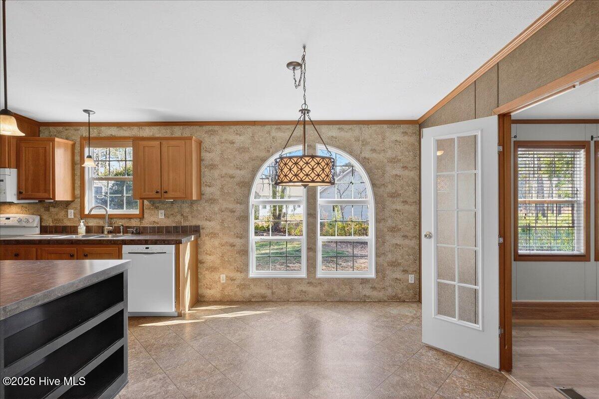 100553428 | Photo 22