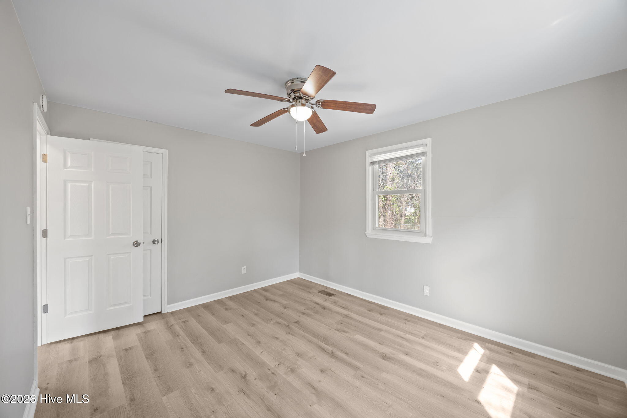 100566430 | Photo 25