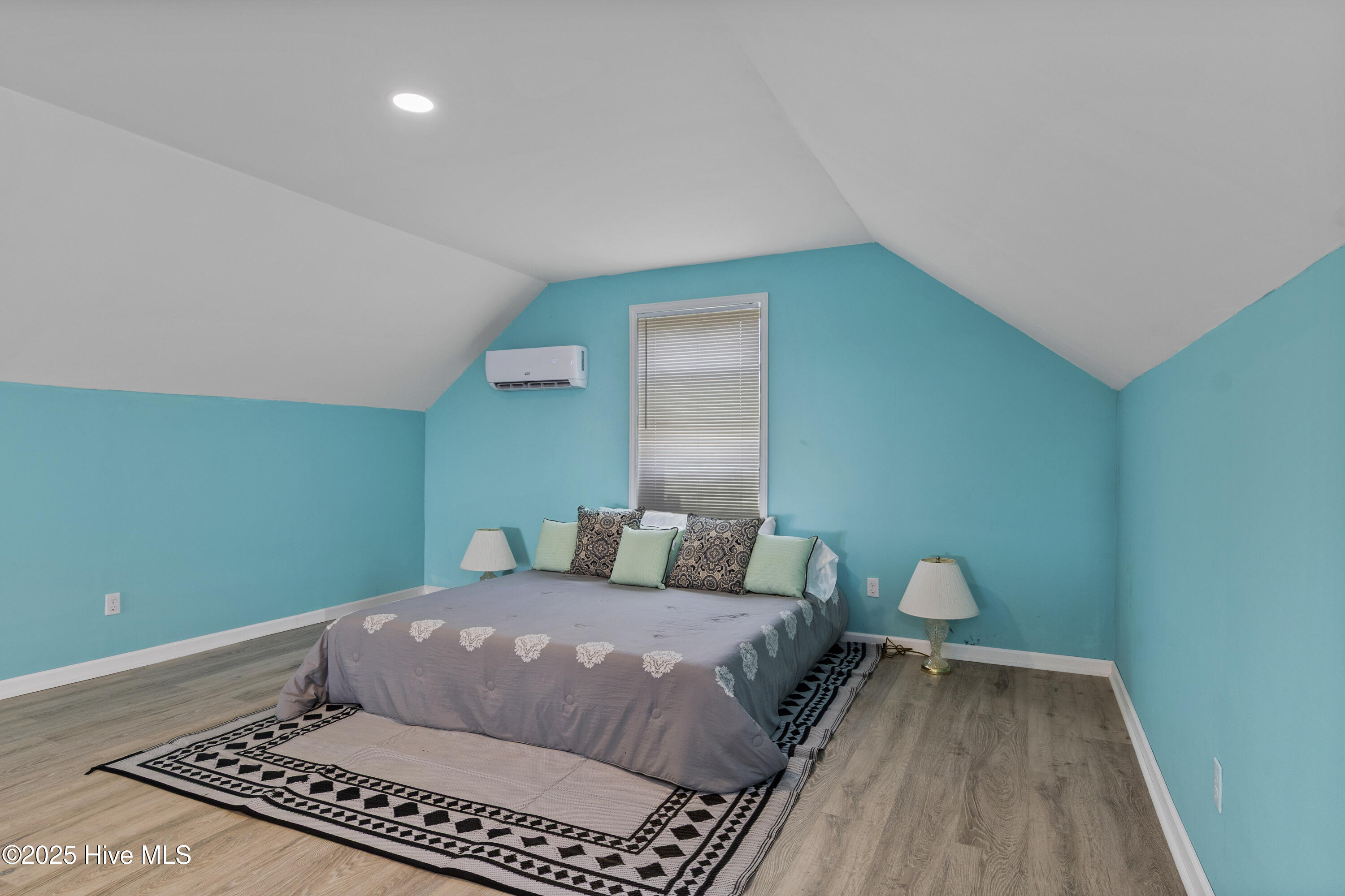 100520173 | Photo 40