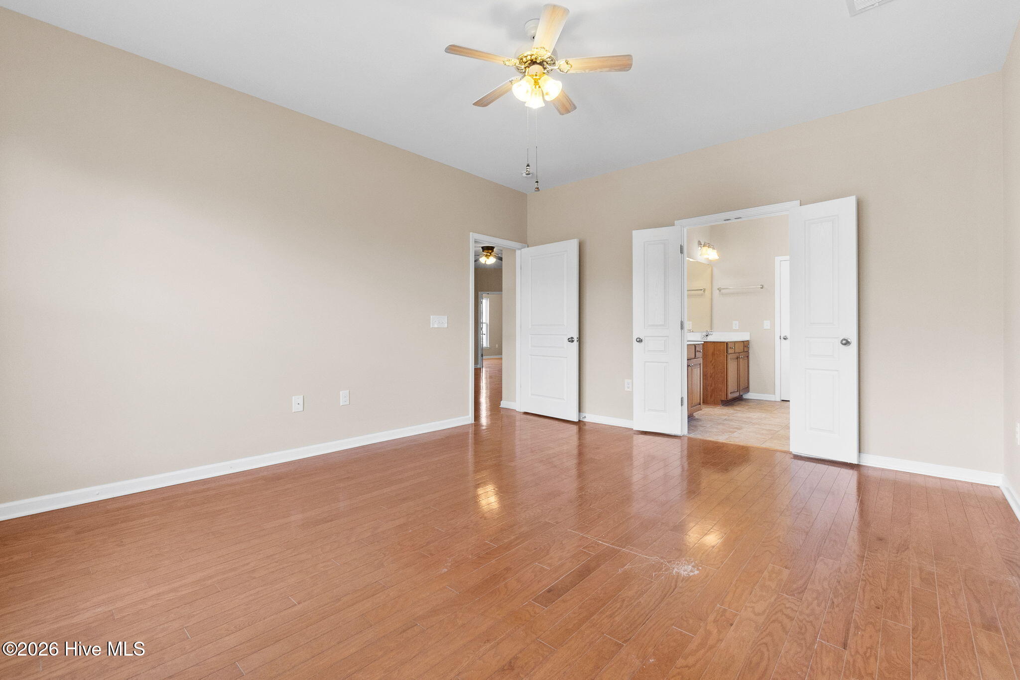 100561861 | Photo 28