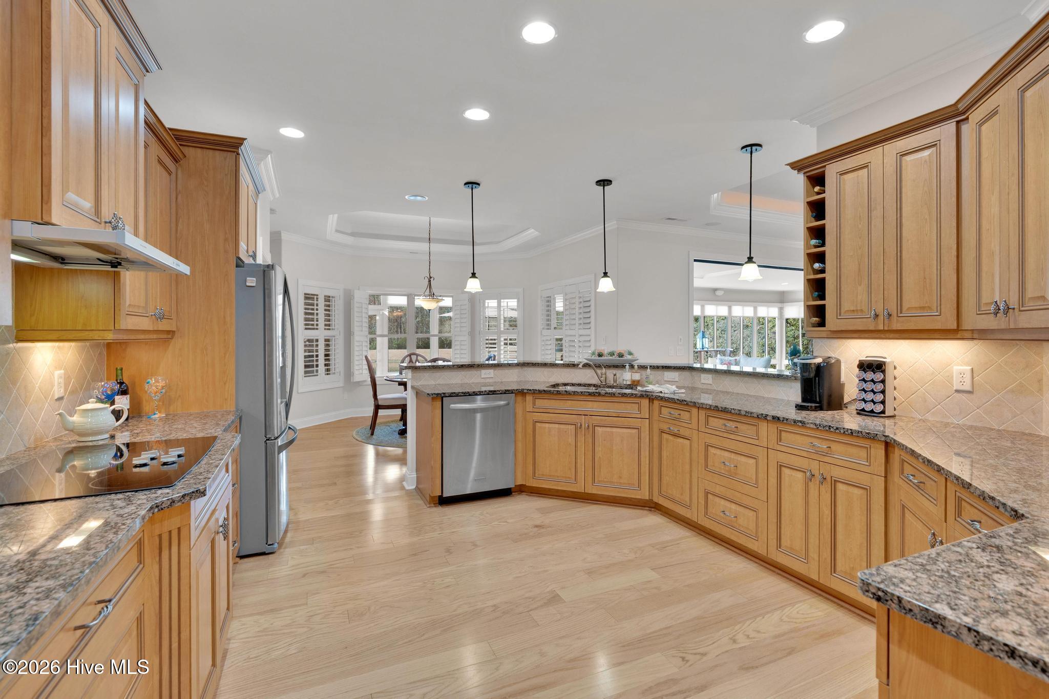 100559631 | Photo 17