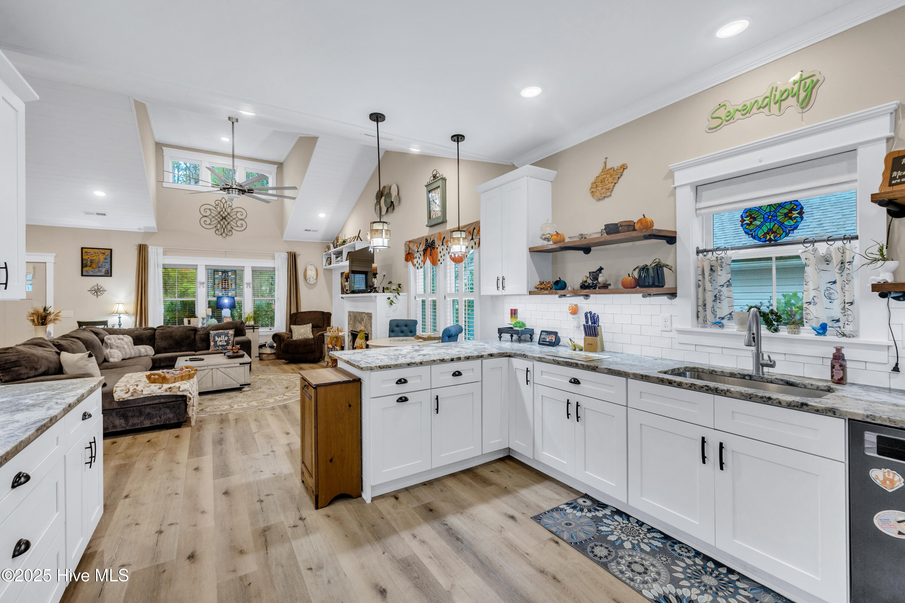 100540432 | Photo 15