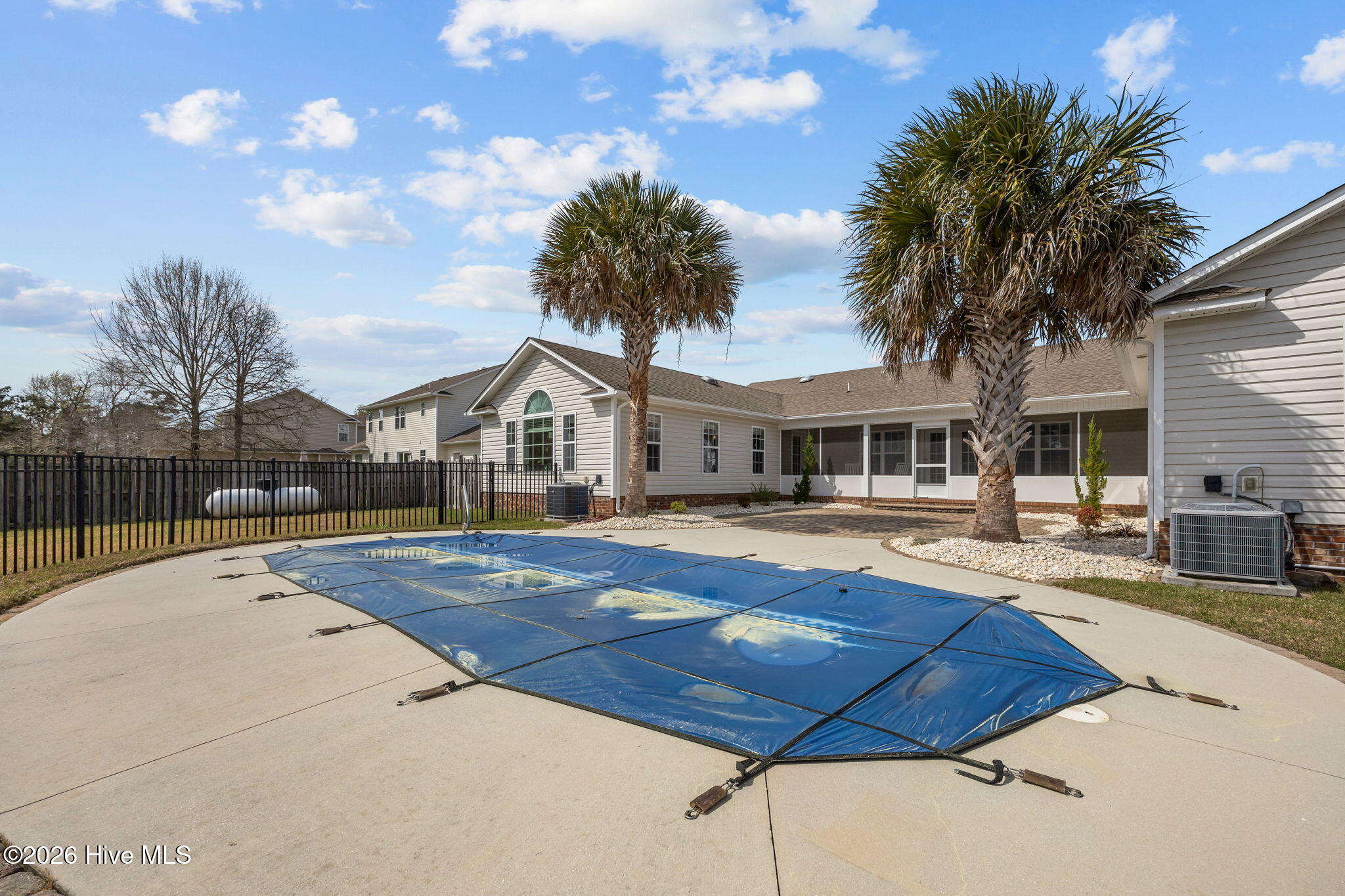 100570536 | Photo 58