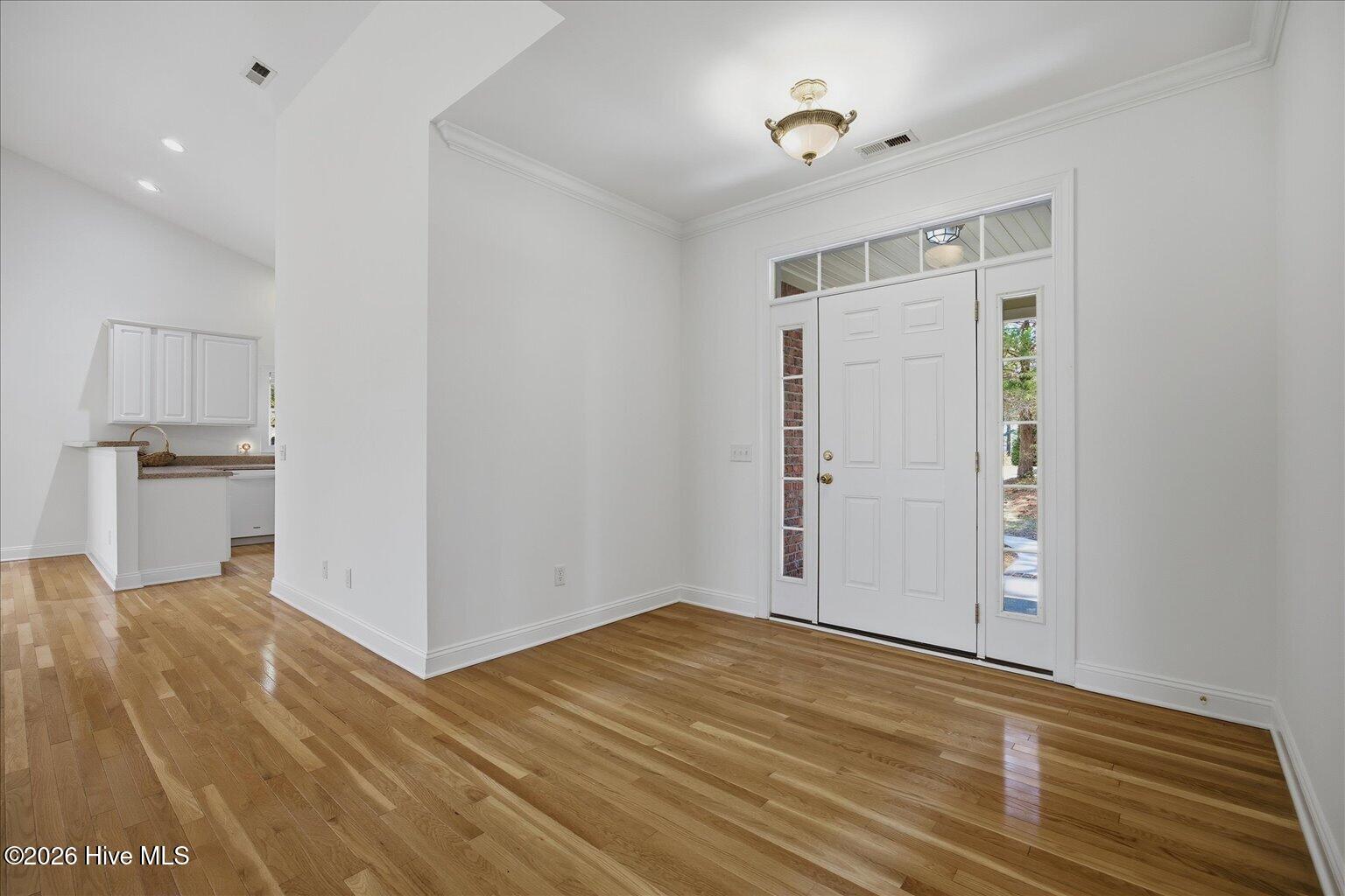 100564085 | Photo 11