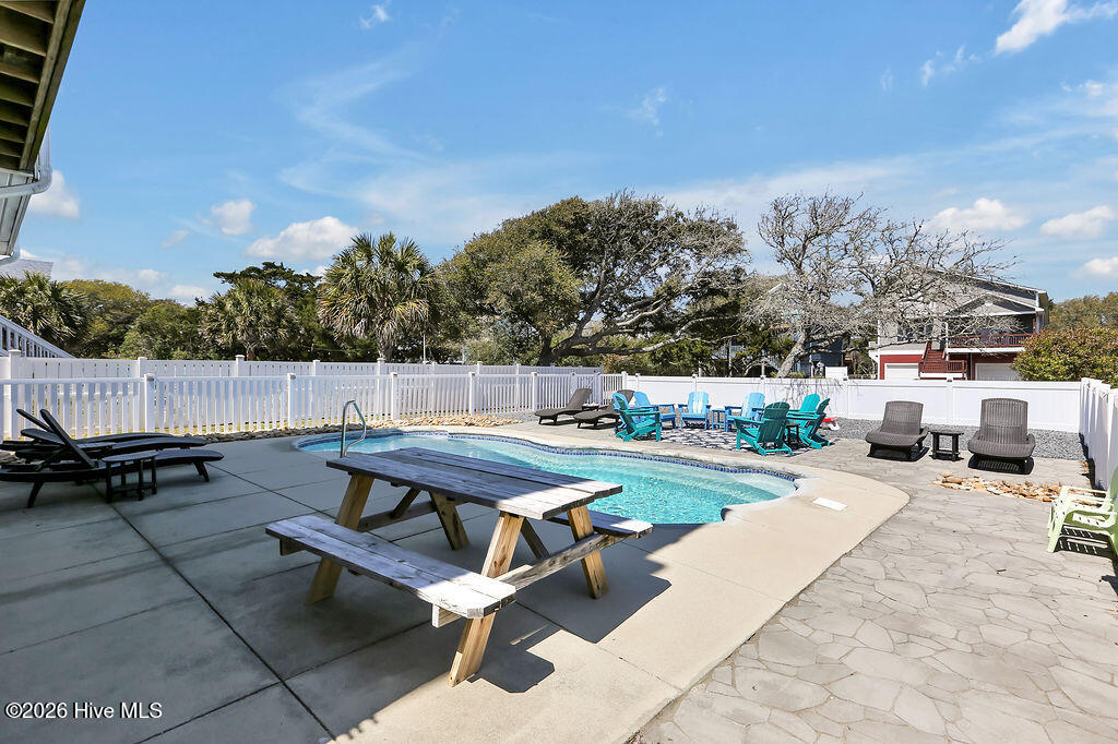 100565368 | Photo 32