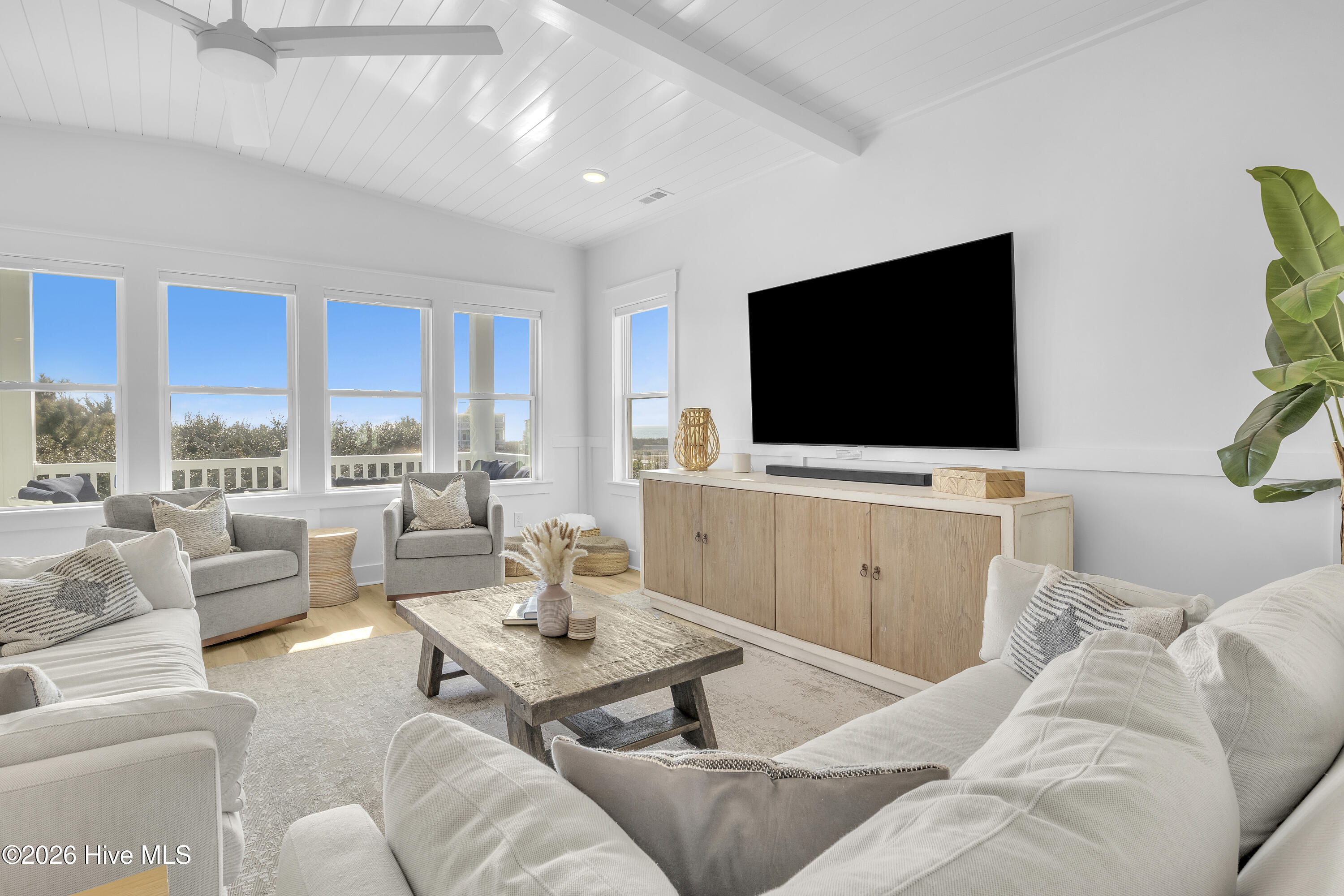 100549565 | Photo 16