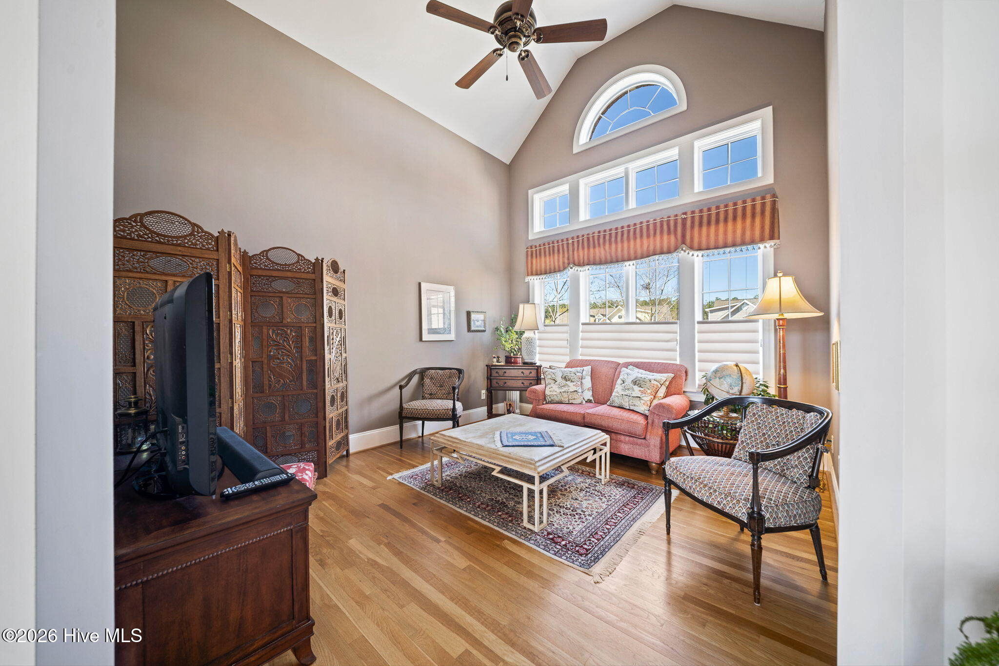 100560787 | Photo 26