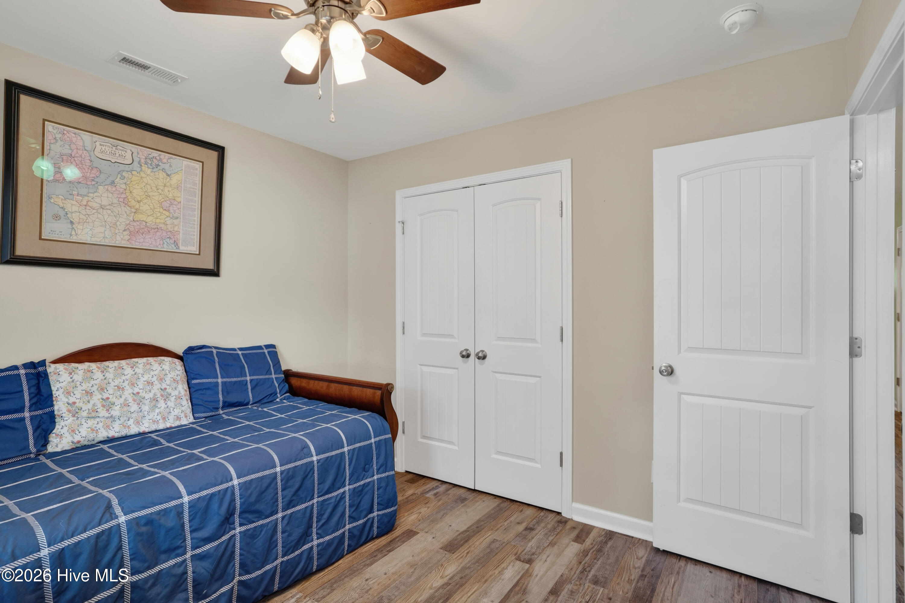 100570645 | Photo 29