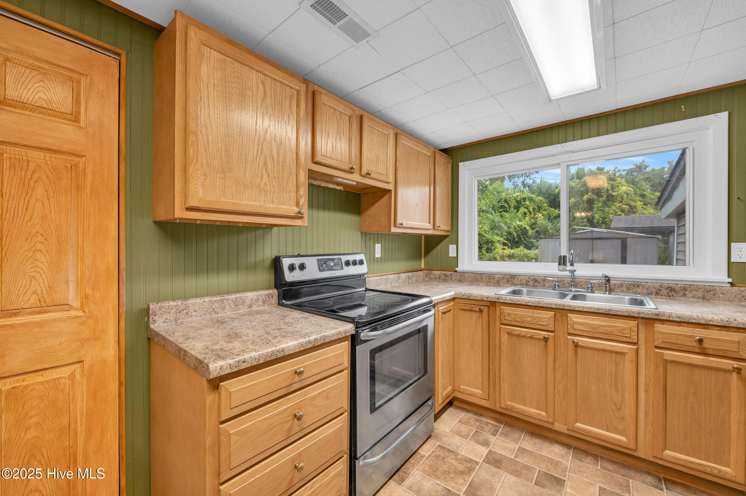 100538812 | Photo 11