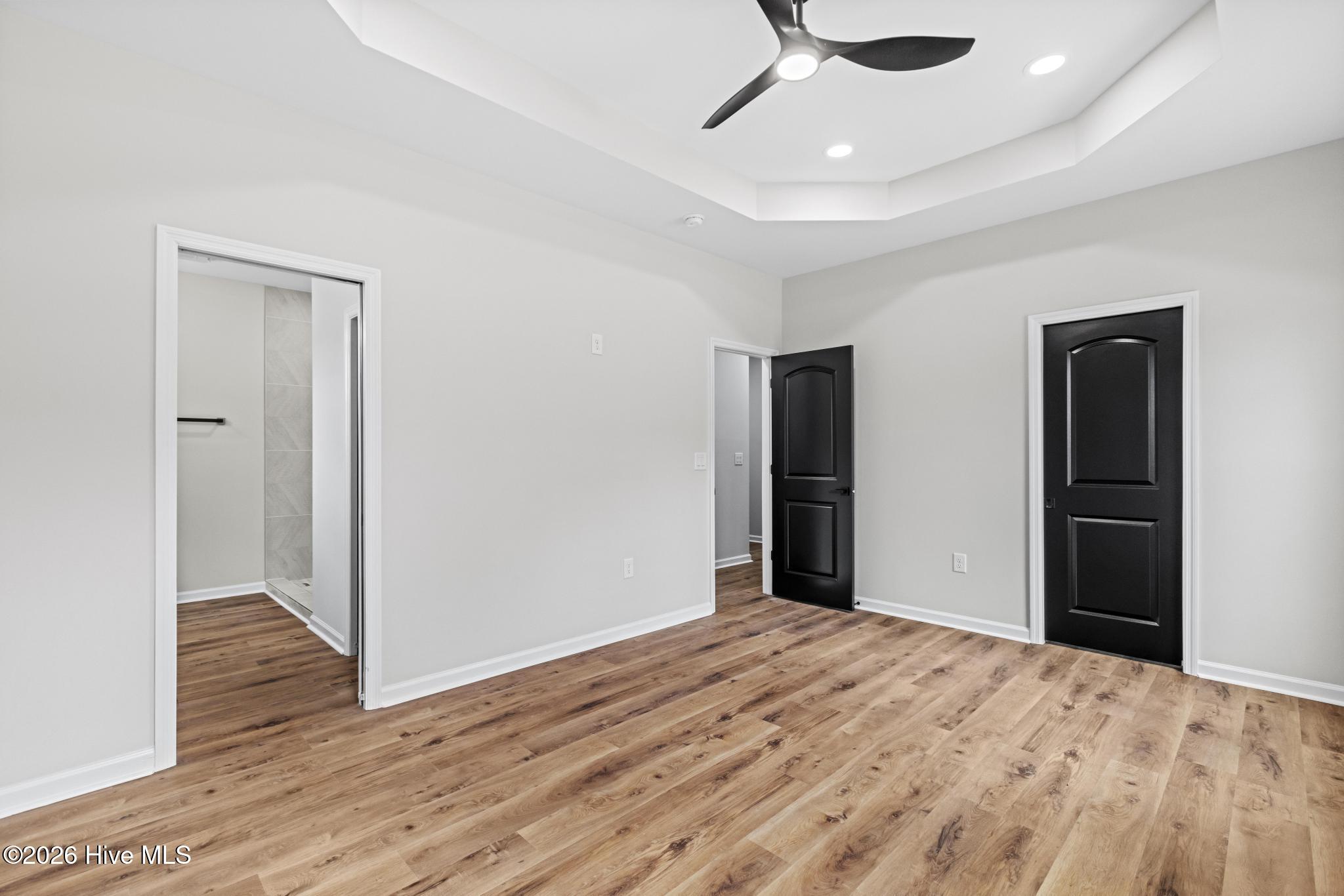 100515007 | Photo 16