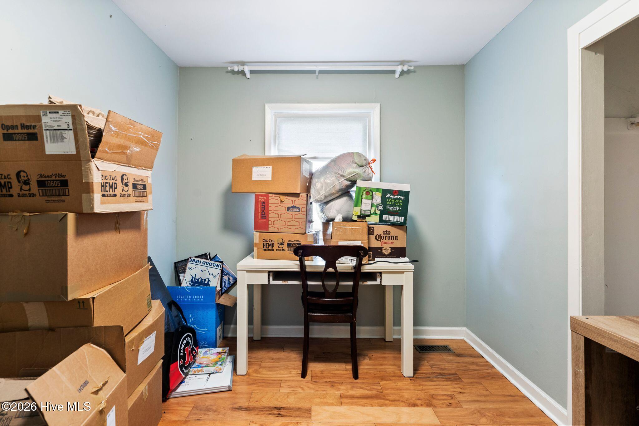 100582141 | Photo 23