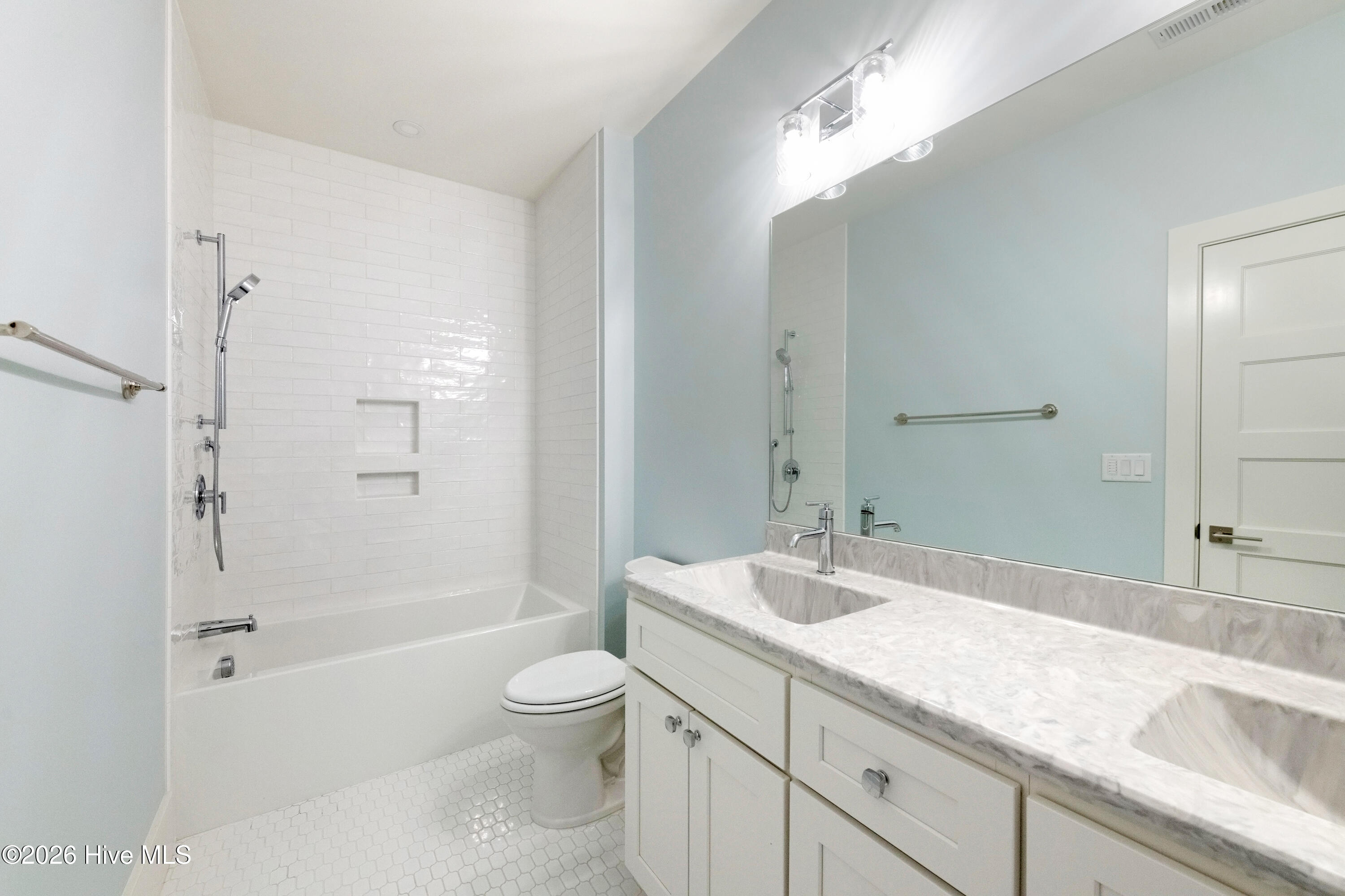 100553273 | Photo 27