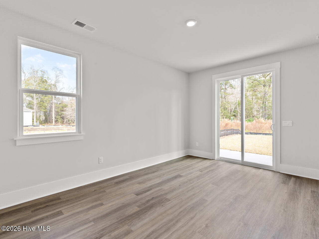 100535812 | Photo 16