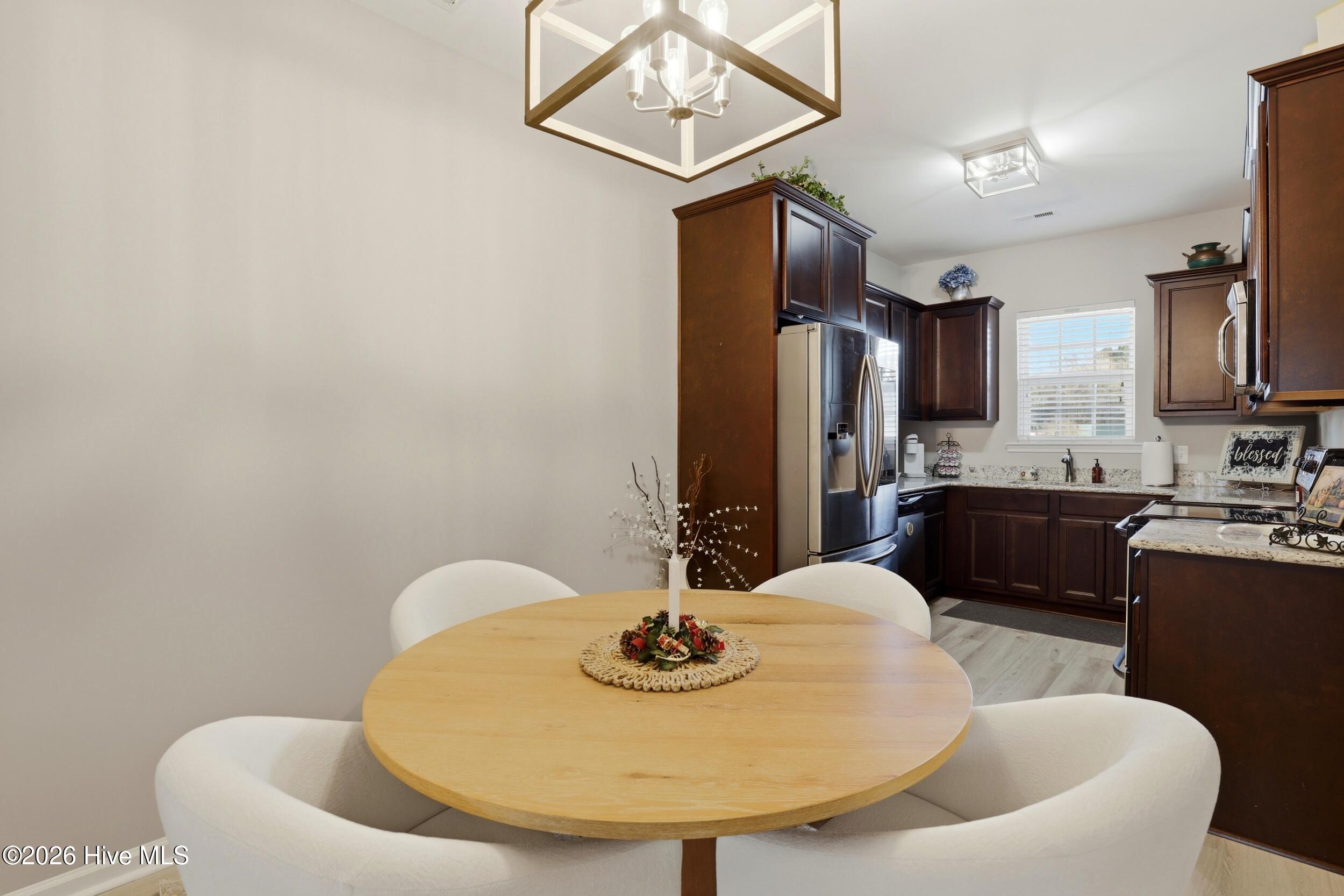 100559170 | Photo 17