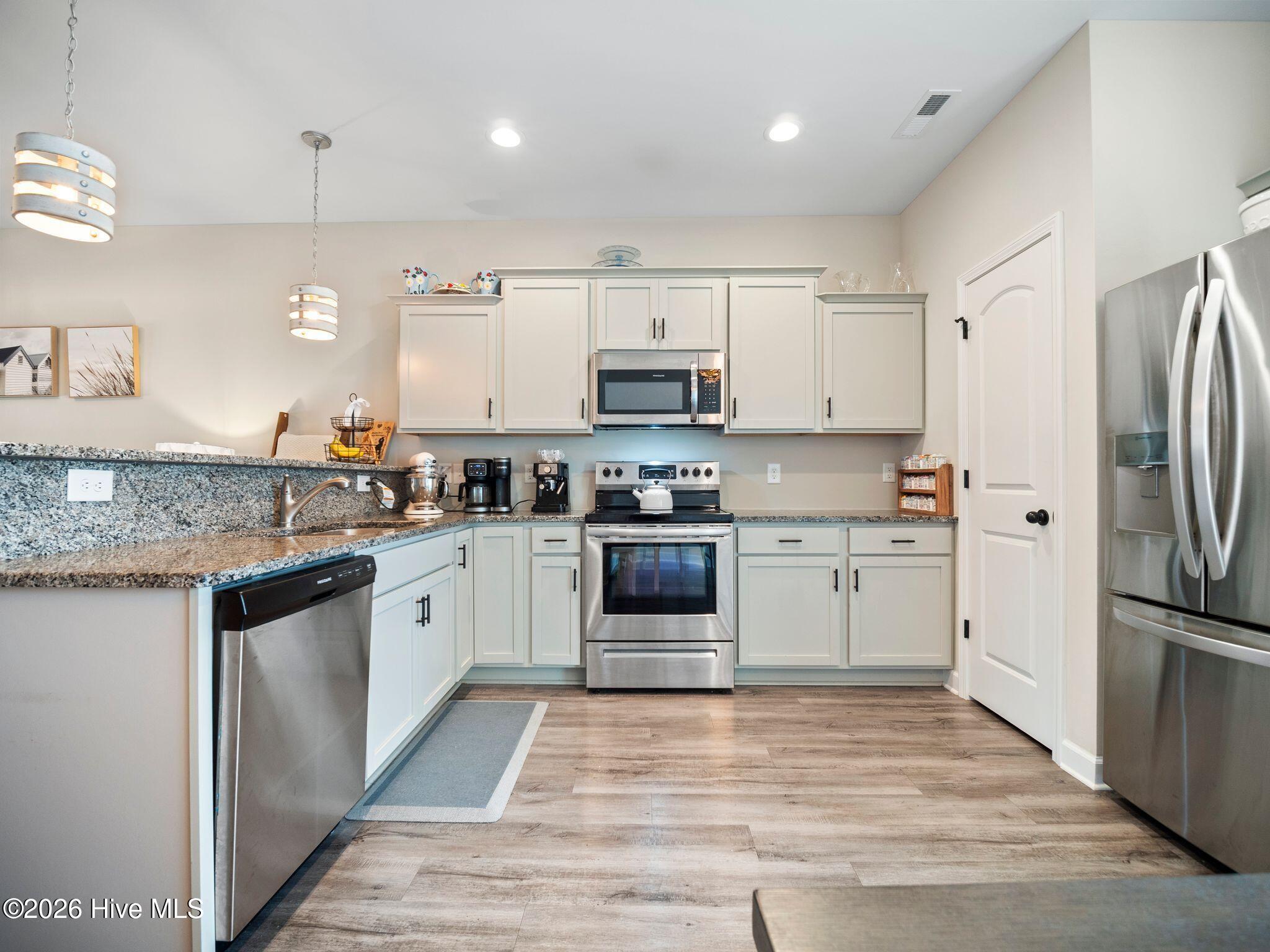 100569954 | Photo 15