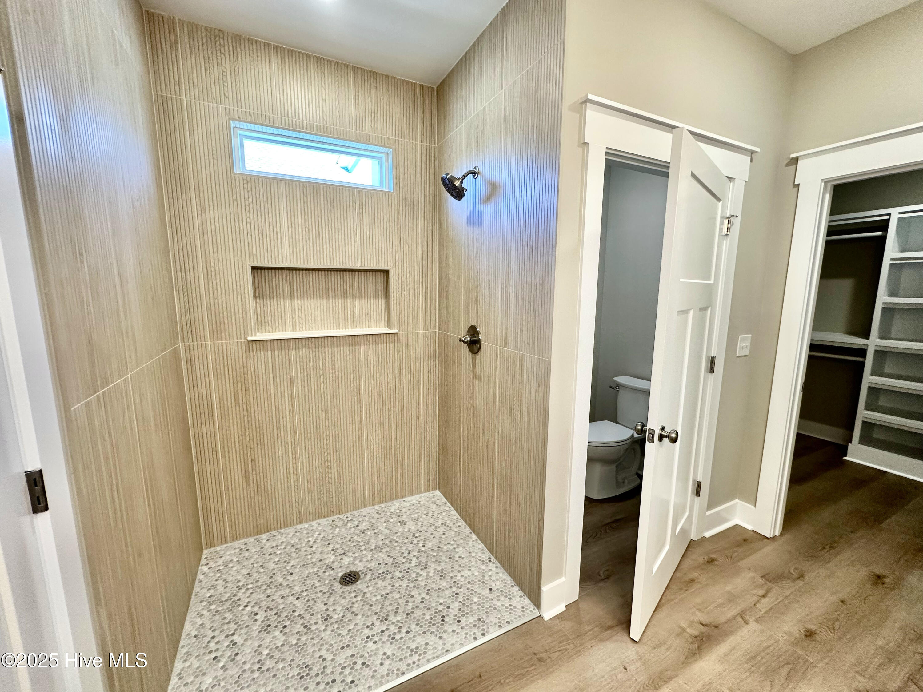 100537365 | Photo 23