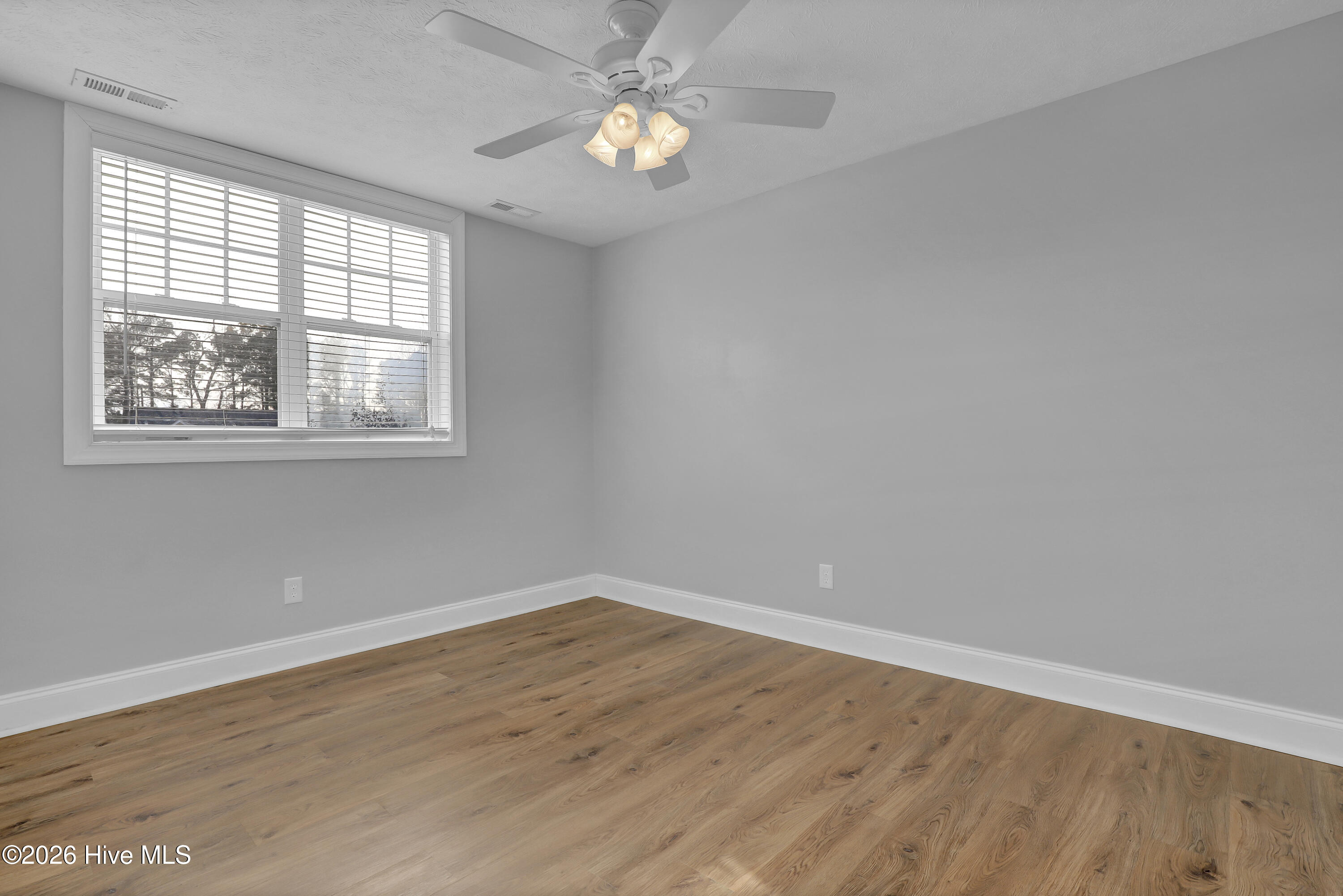 100550563 | Photo 32